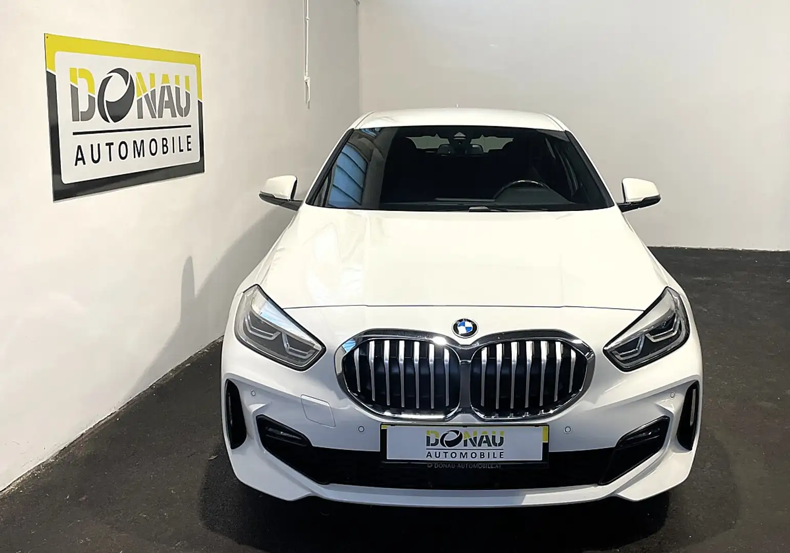 BMW 118 i Aut. * M-Paket * VOLLAUSSTATTUNG * Weiß - 2