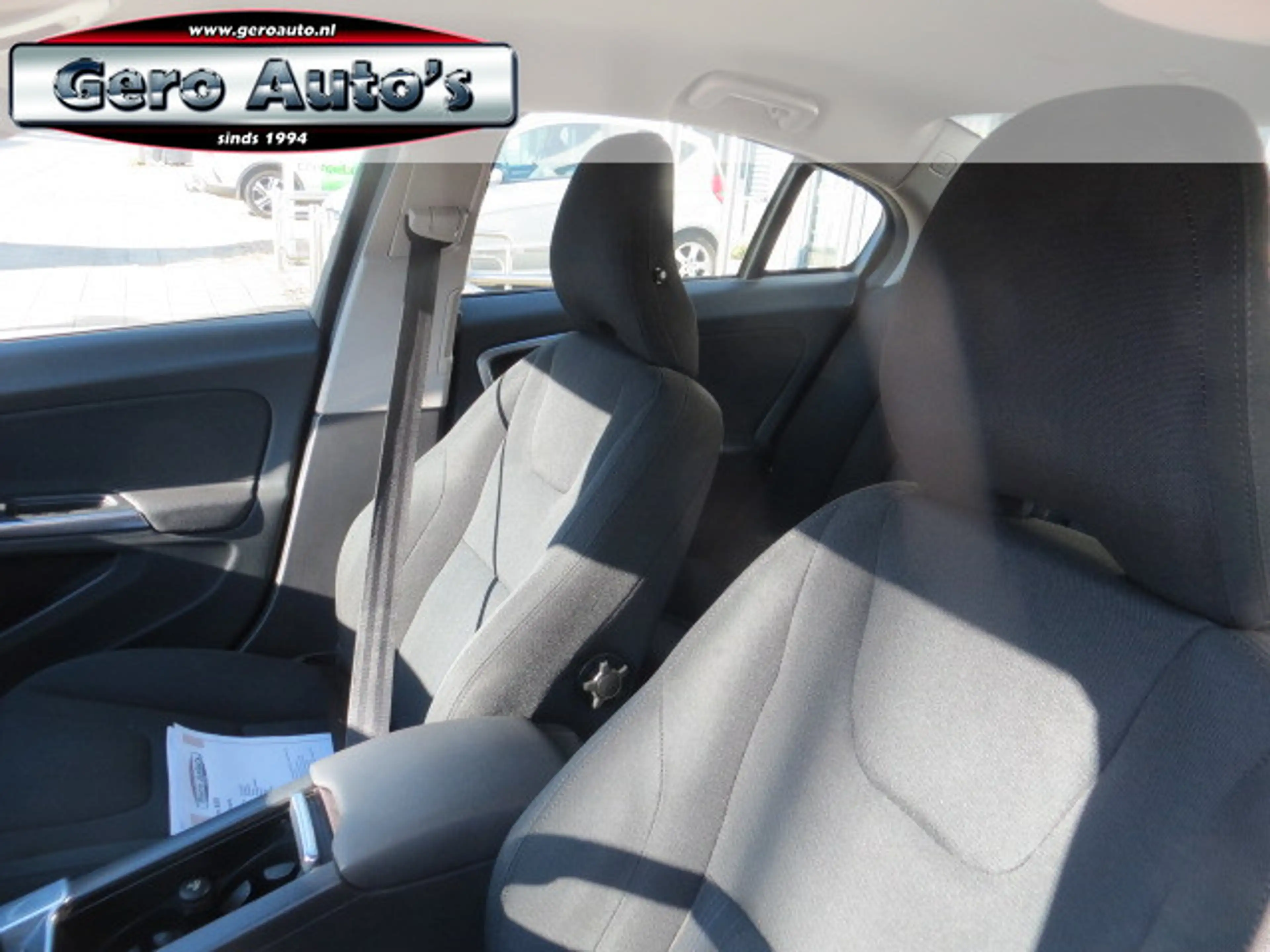 Volvo S60 1.6 T4 Kinetic 180 pk ,zeer nette auto ,prima onde — photo 2