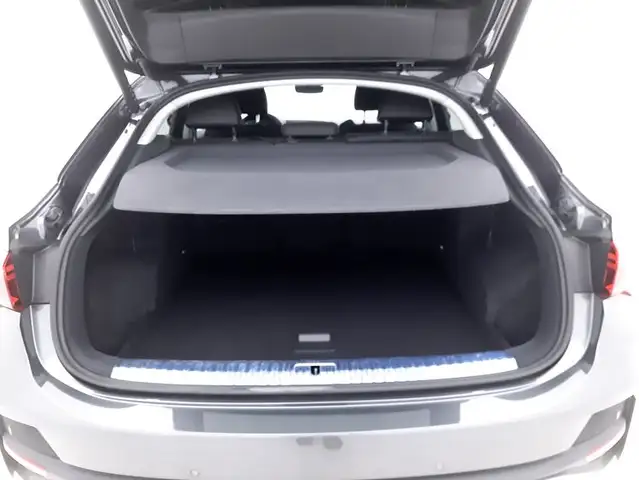 Audi Q3 view 14