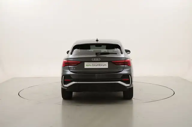 Audi Q3 view 4