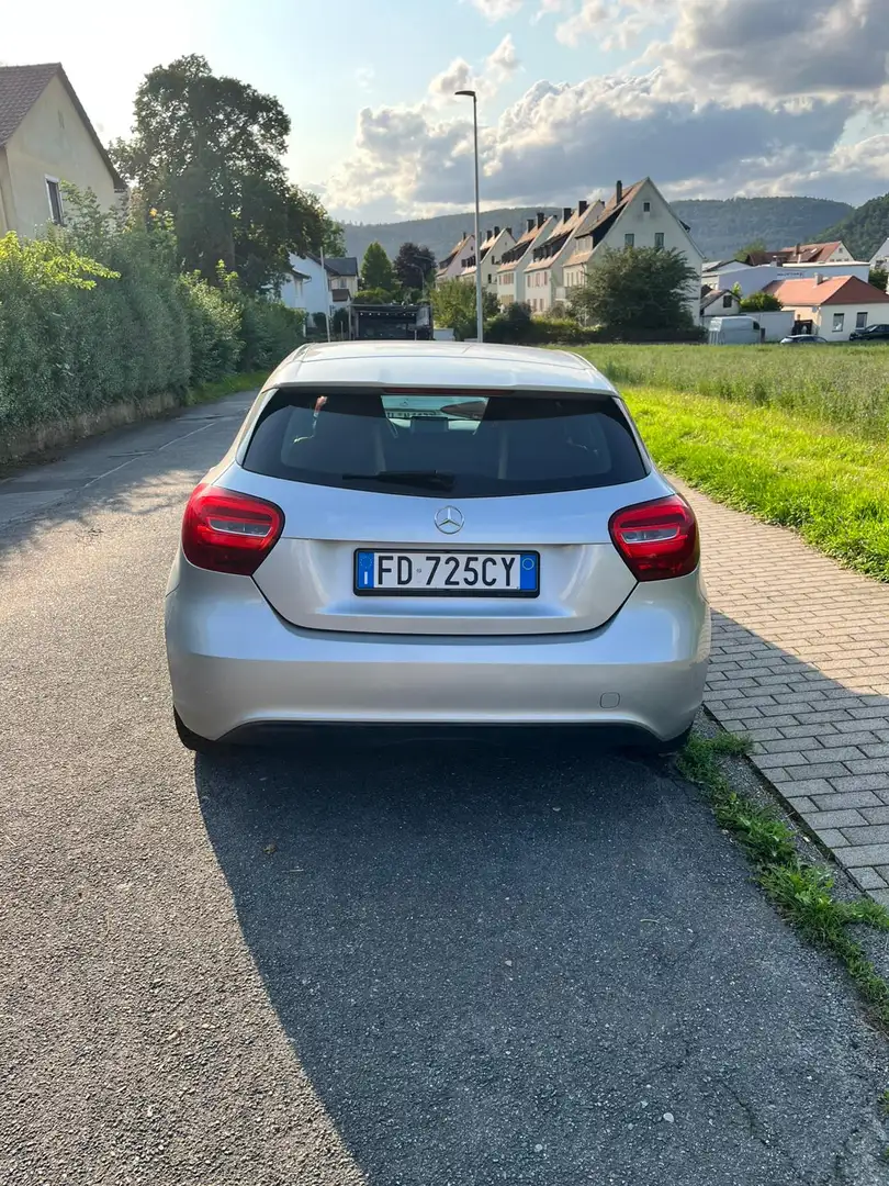 Mercedes-Benz A 160 Classe A - W176 d Business auto Argintiu - 2