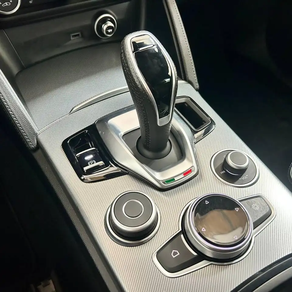 Alfa Romeo Stelvio 2024 — фото 30
