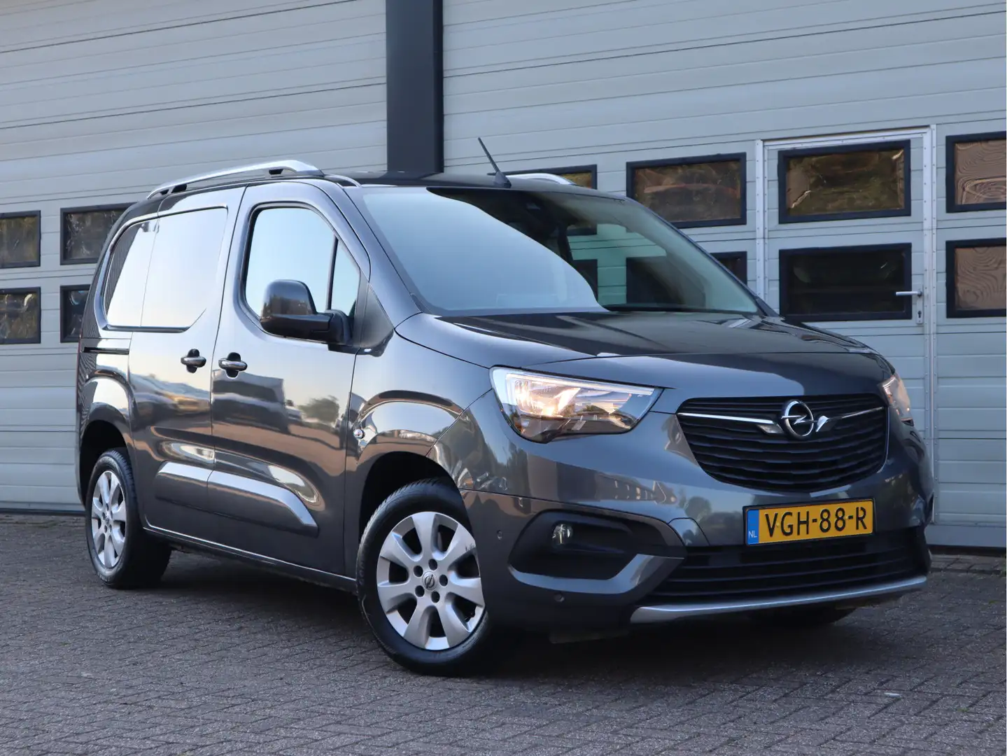 Opel Combo 1.5D 96 kw 131 pk Automaat - Trekhaak - Stoelverwa Gris - 2