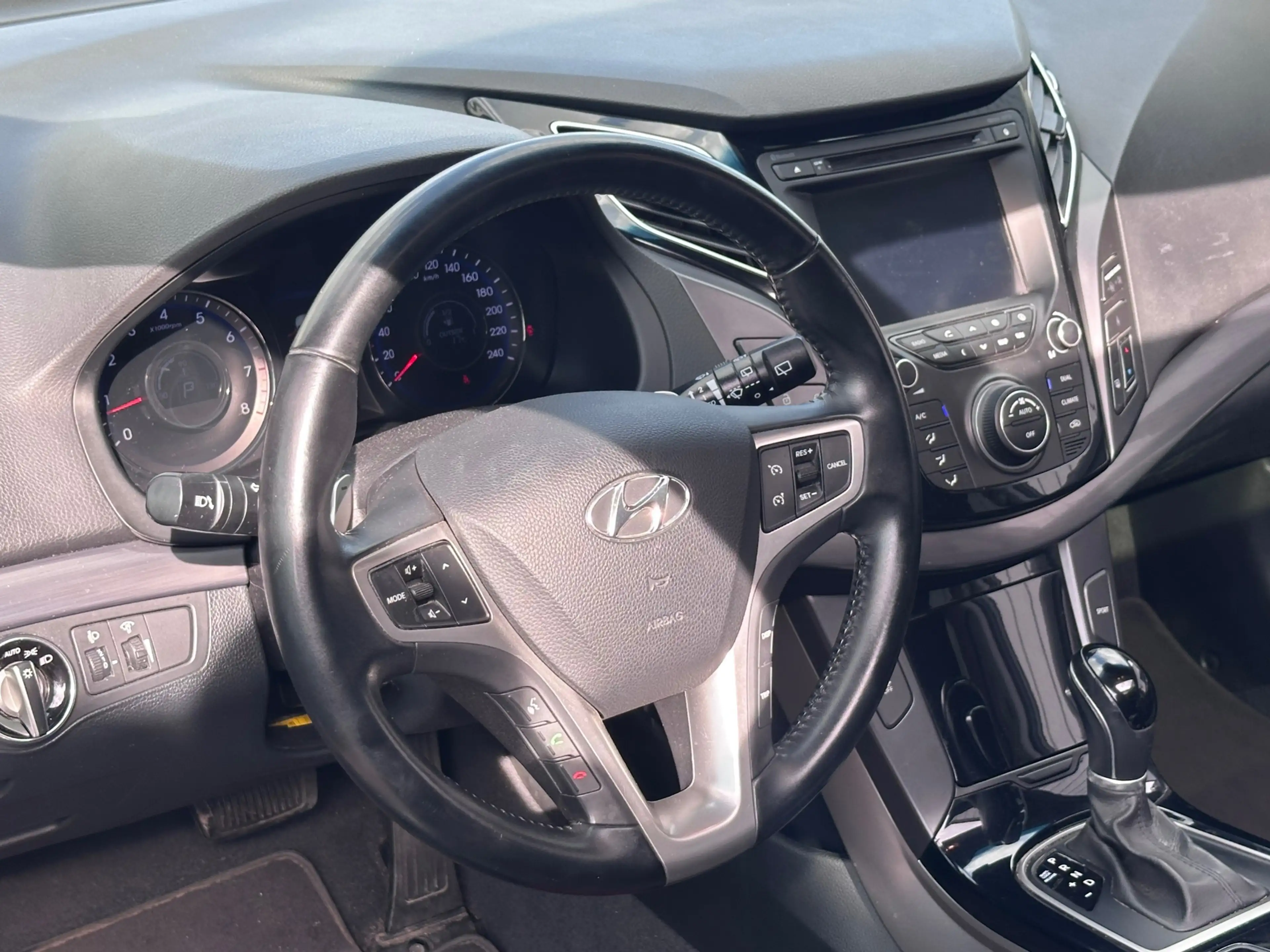 Hyundai i40 Wagon 2.0 GDI Business Edition PANO TREKHAAK CAMER — photo 7
