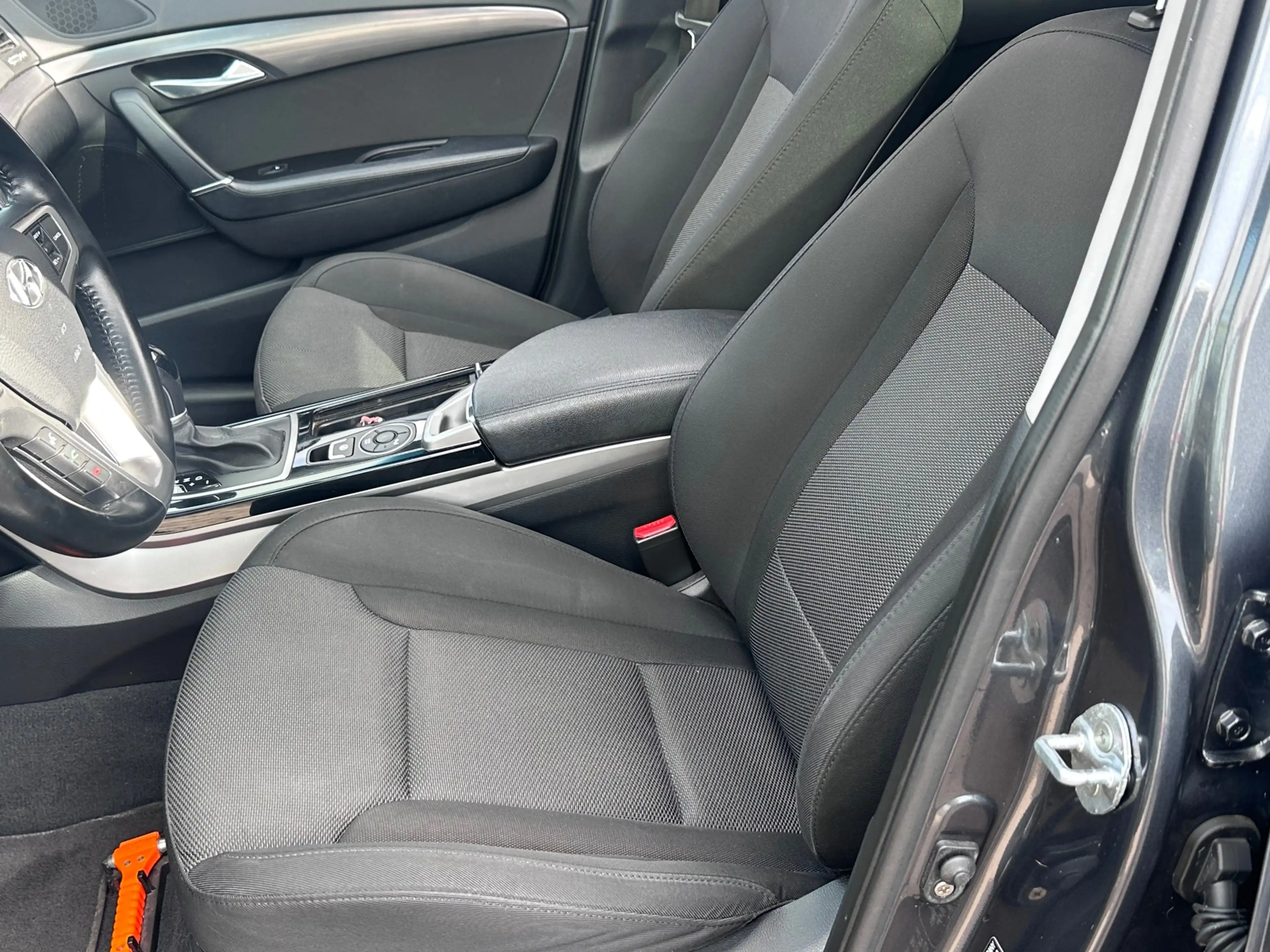 Hyundai i40 Wagon 2.0 GDI Business Edition PANO TREKHAAK CAMER — photo 9