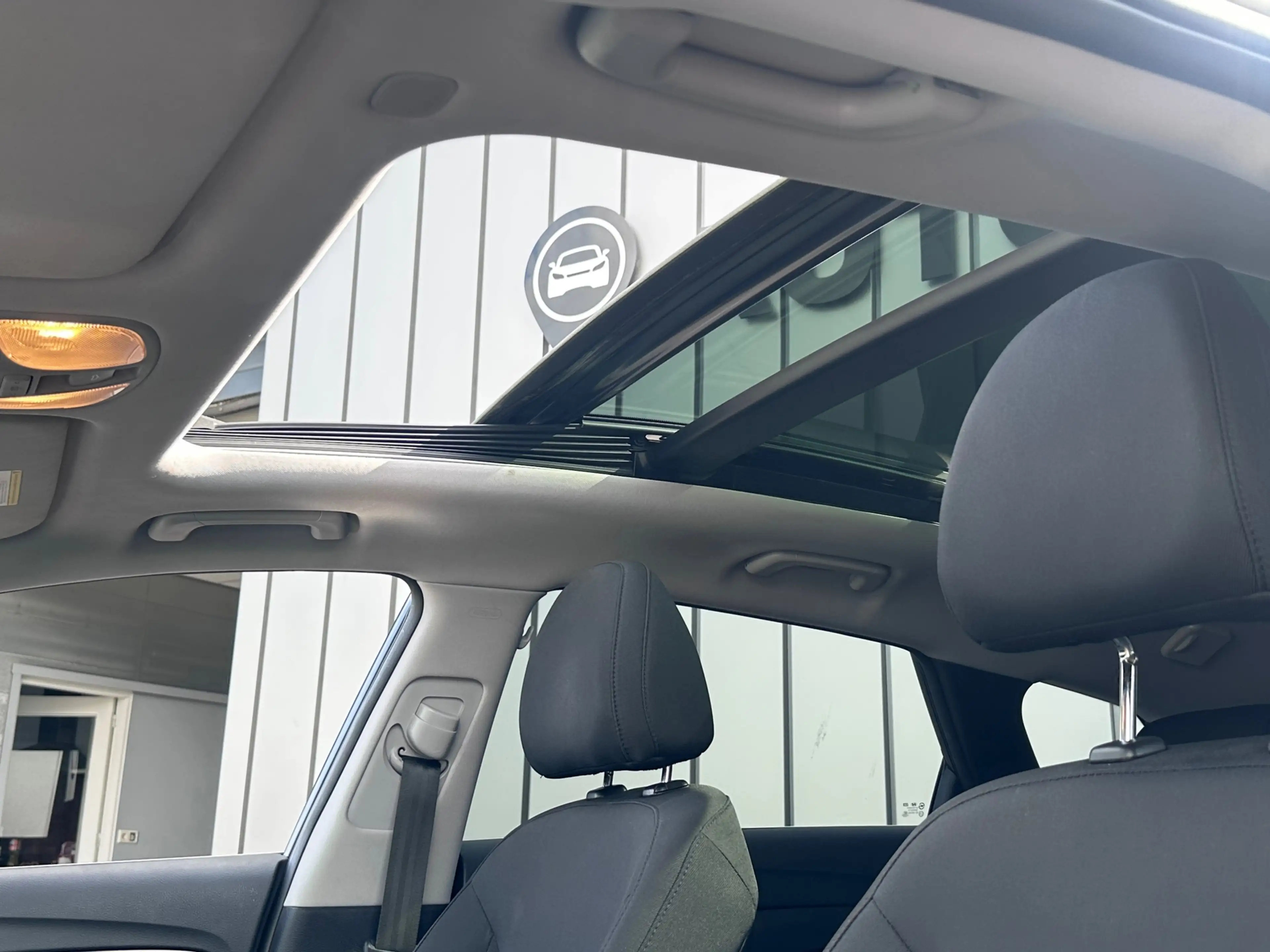 Hyundai i40 Wagon 2.0 GDI Business Edition PANO TREKHAAK CAMER — photo 10