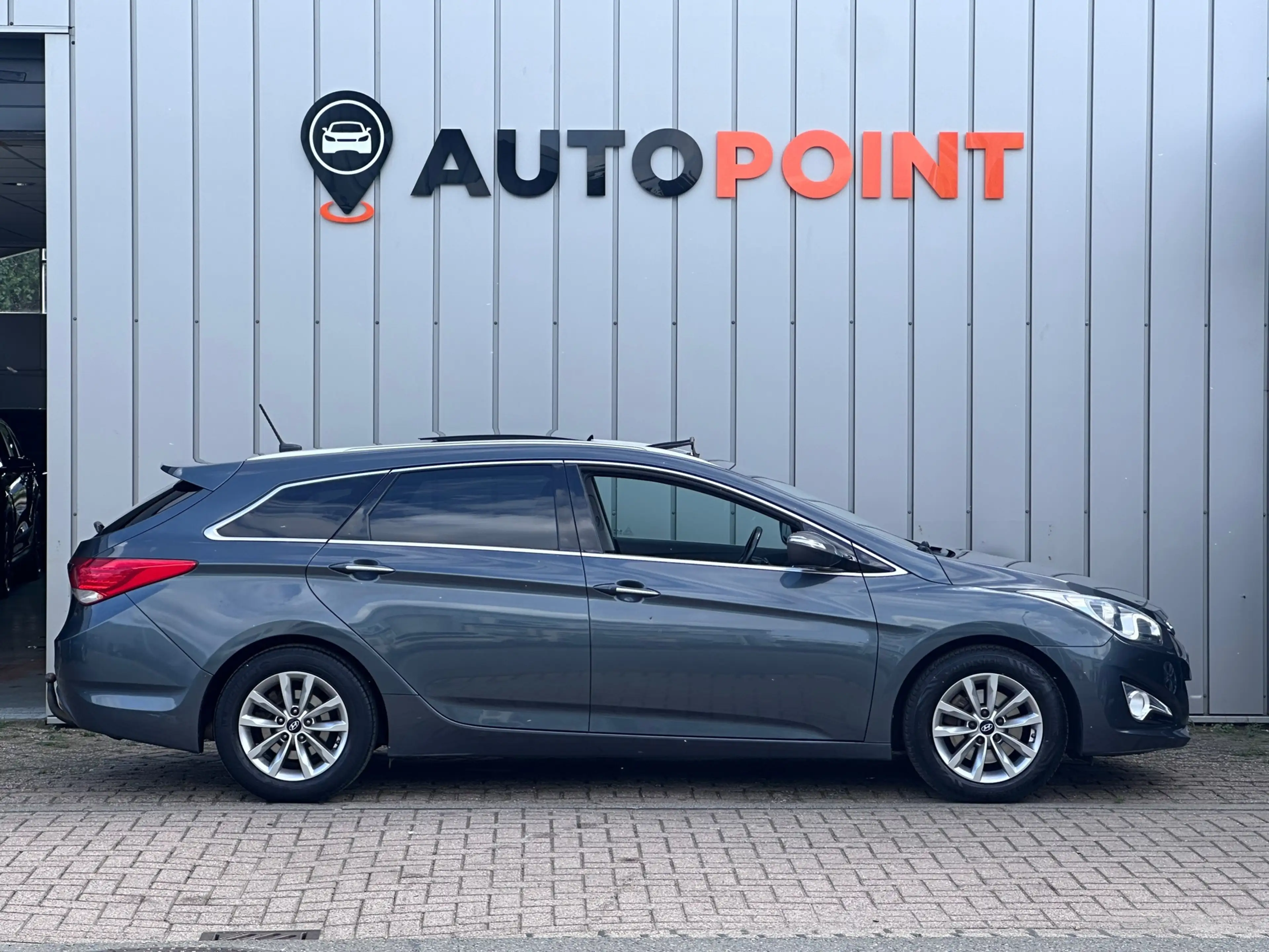 Hyundai i40 Wagon 2.0 GDI Business Edition PANO TREKHAAK CAMER — photo 6