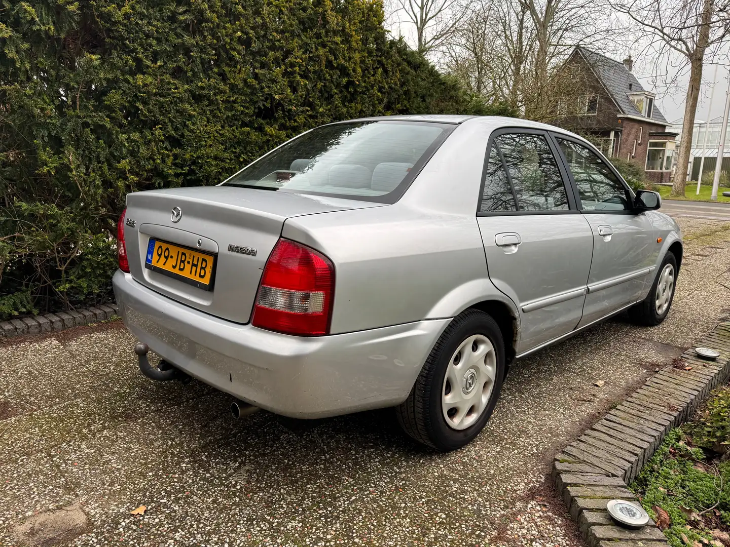 Mazda 323 323 1.6i Touring Argent - 2