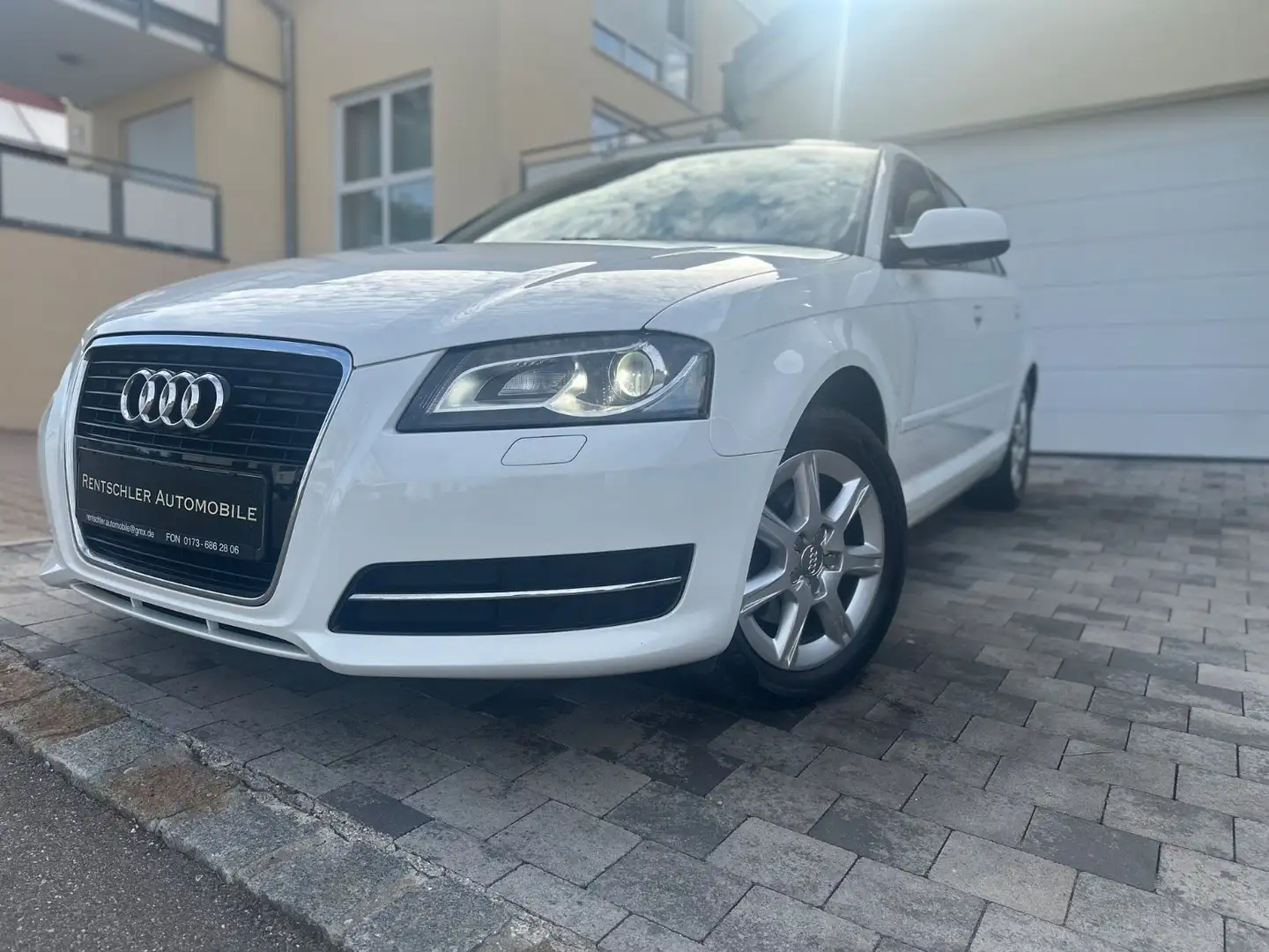 Audi A3 Sportback 1.4 TFSI Ambiente Weiß - 1