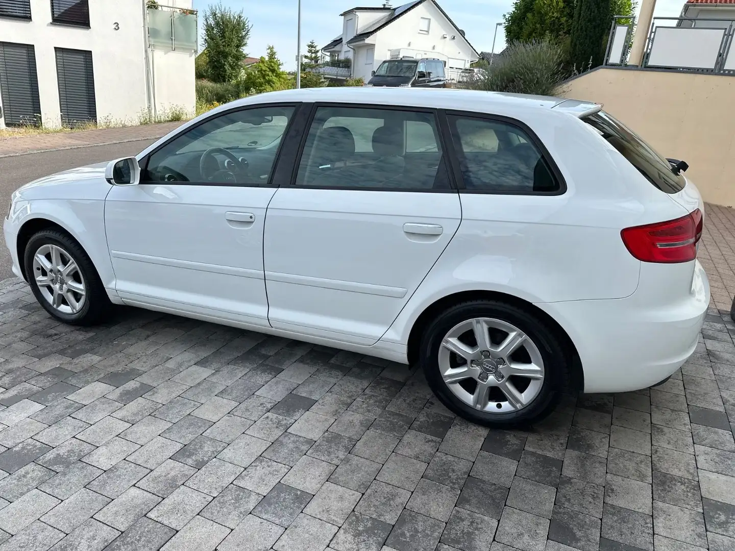 Audi A3 Sportback 1.4 TFSI Ambiente Weiß - 2
