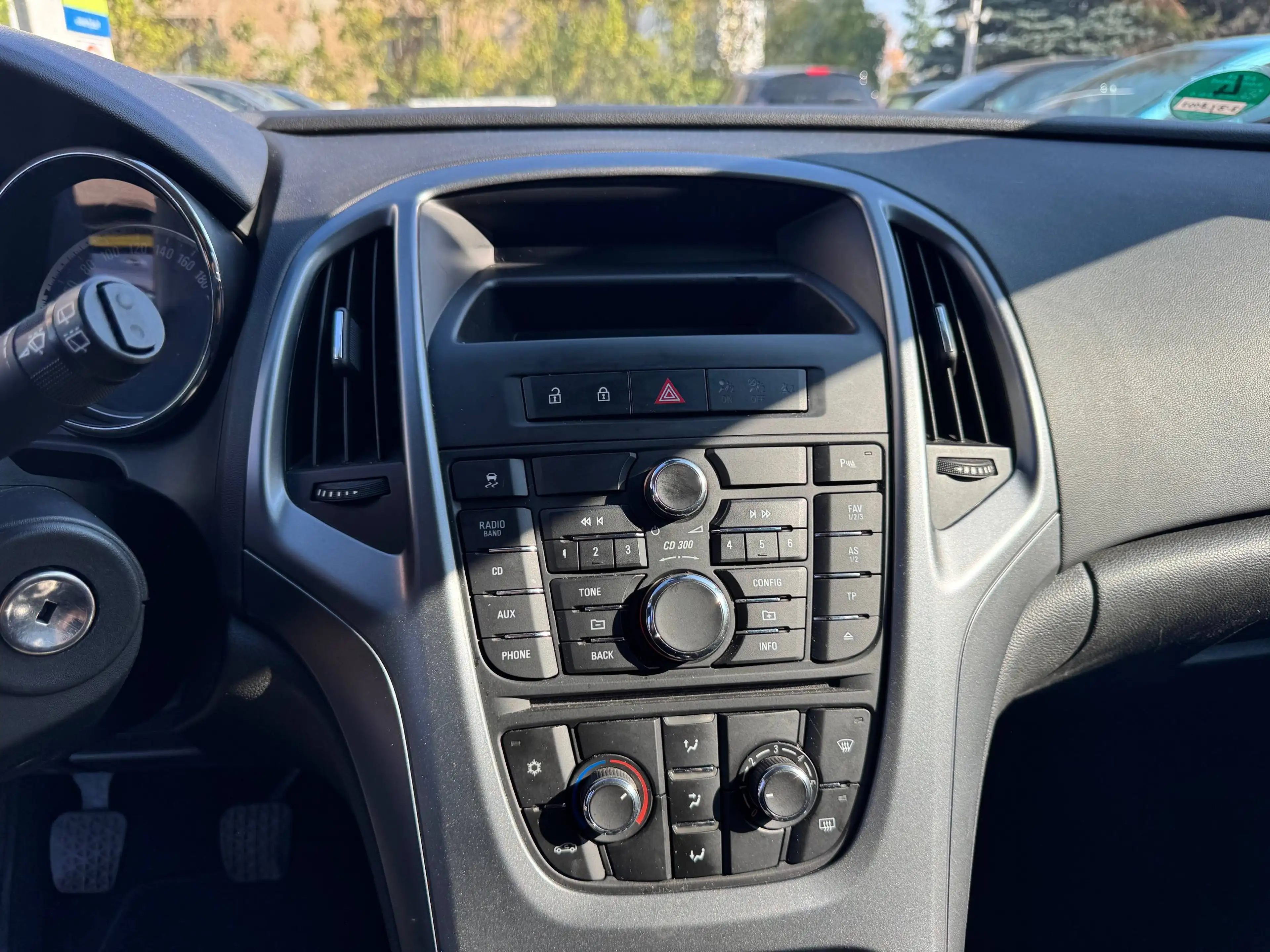 Opel Astra Kombi, Edition *1.Hand! VIELES NEU* — photo 8