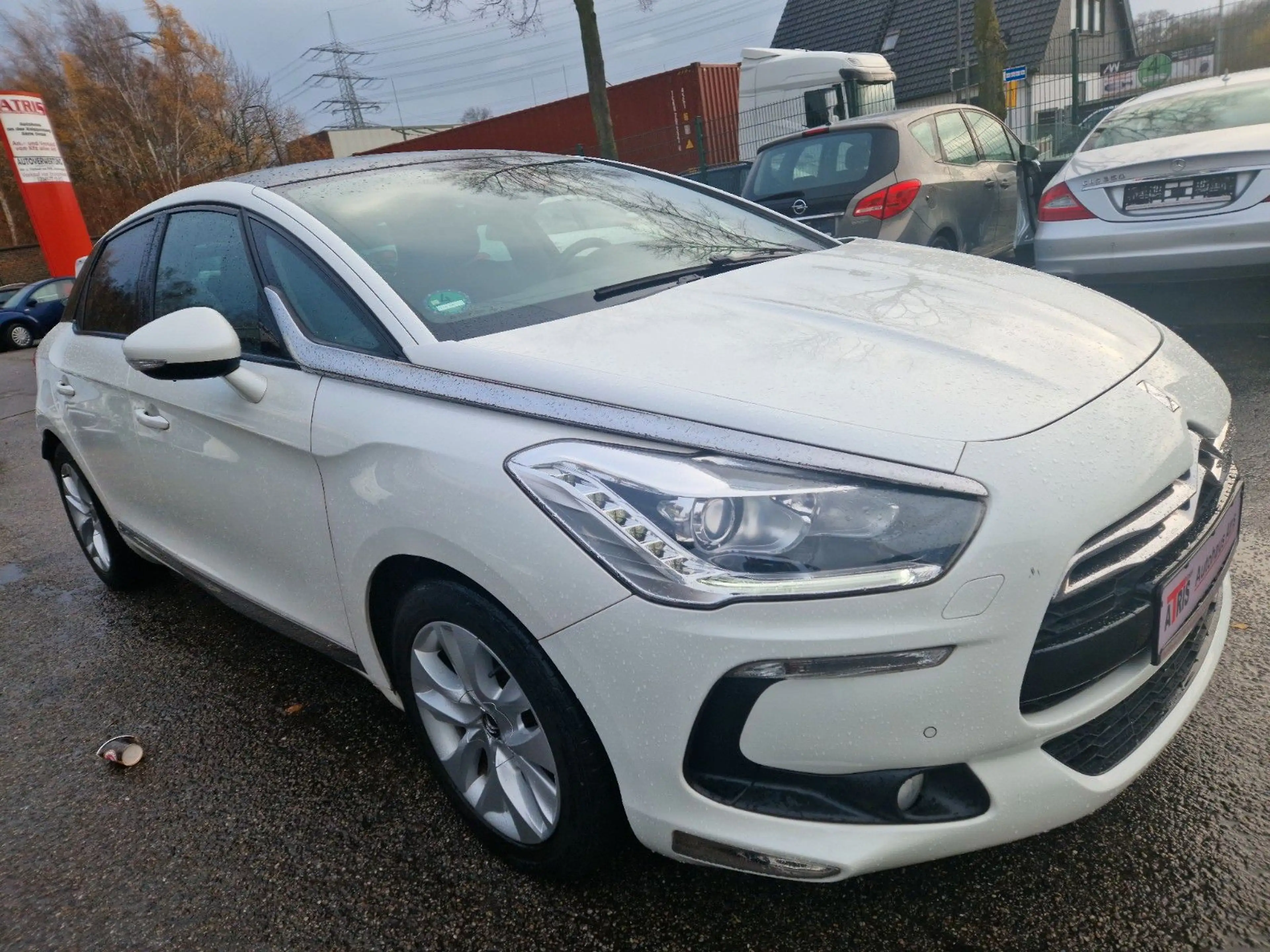 DS Automobiles DS 5 SoChic — photo 3