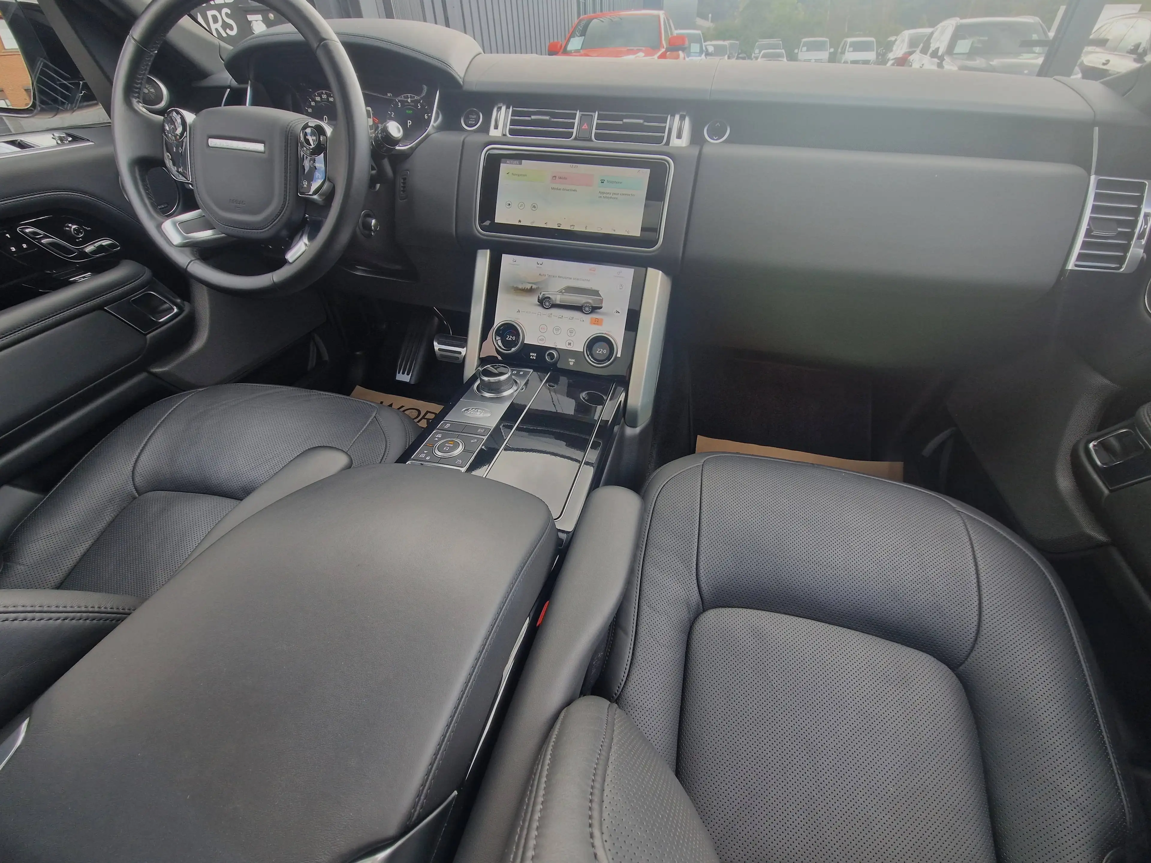 Land Rover Range Rover P400e HSE - HYBRIDE - TOIT PANO OUVRANT - CAM 360 -  HEAD UP DISPLAY - FULL FULL OPTIONS — photo 9