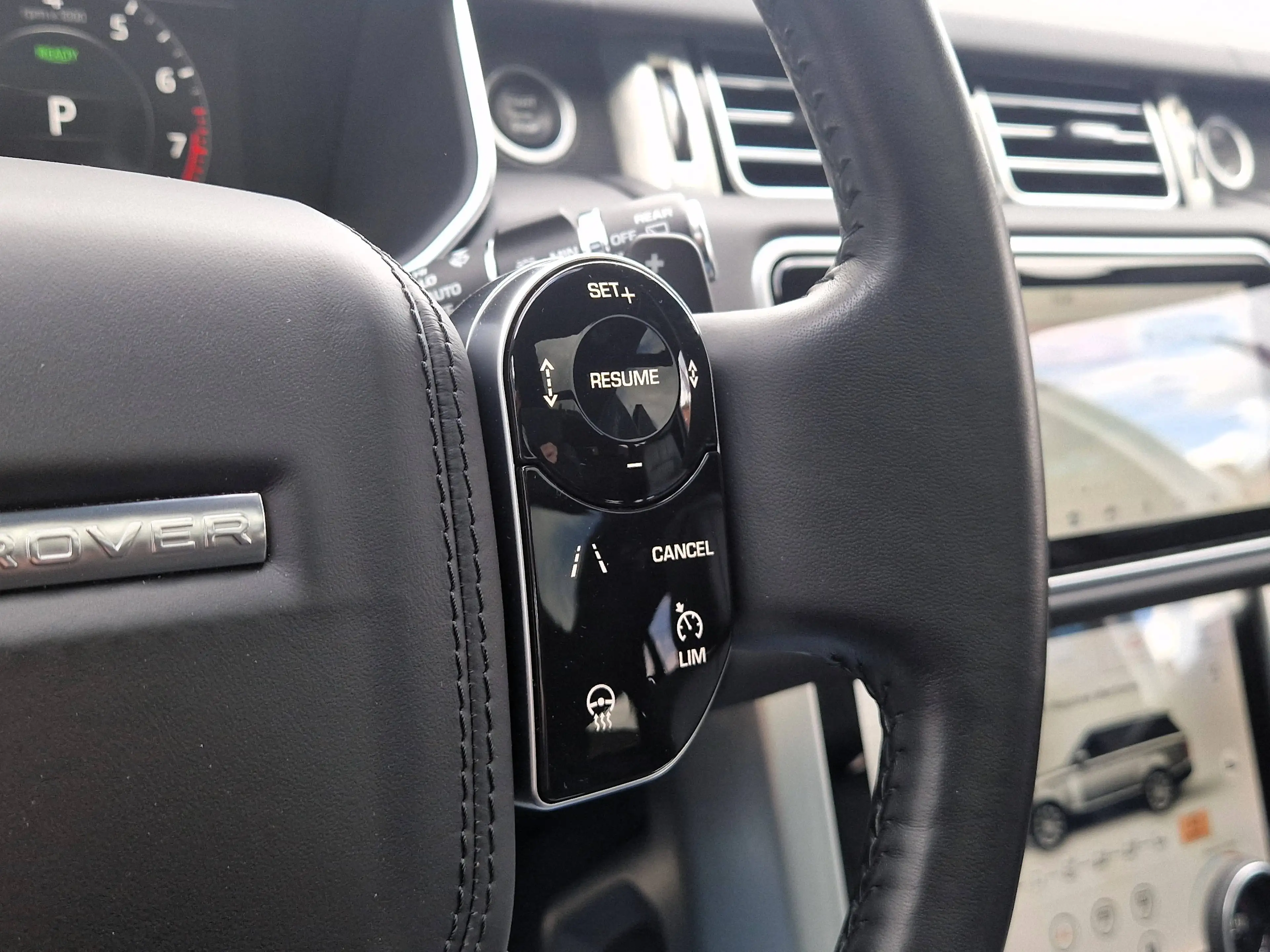 Land Rover Range Rover P400e HSE - HYBRIDE - TOIT PANO OUVRANT - CAM 360 -  HEAD UP DISPLAY - FULL FULL OPTIONS — photo 14