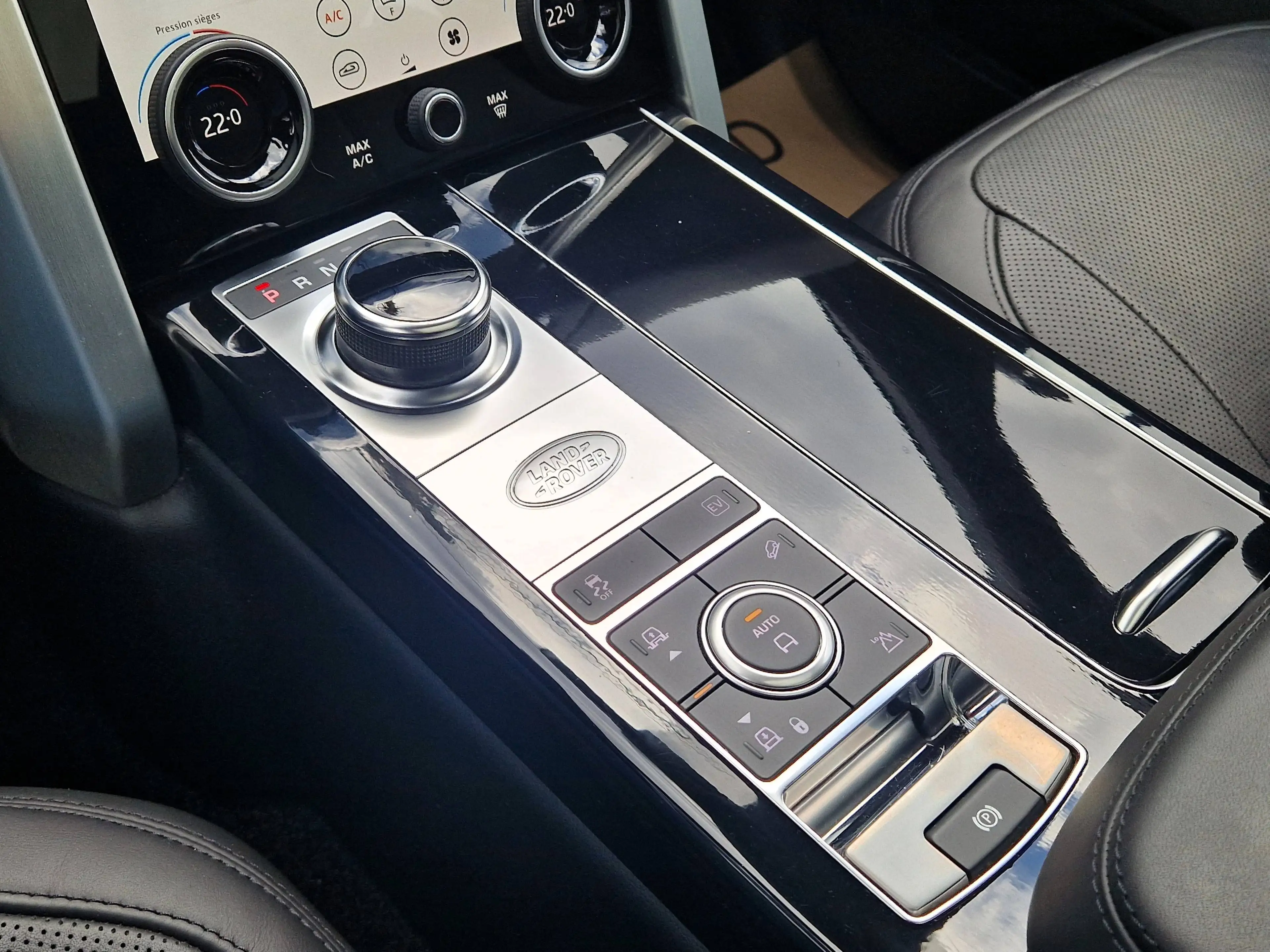 Land Rover Range Rover P400e HSE - HYBRIDE - TOIT PANO OUVRANT - CAM 360 -  HEAD UP DISPLAY - FULL FULL OPTIONS — photo 13