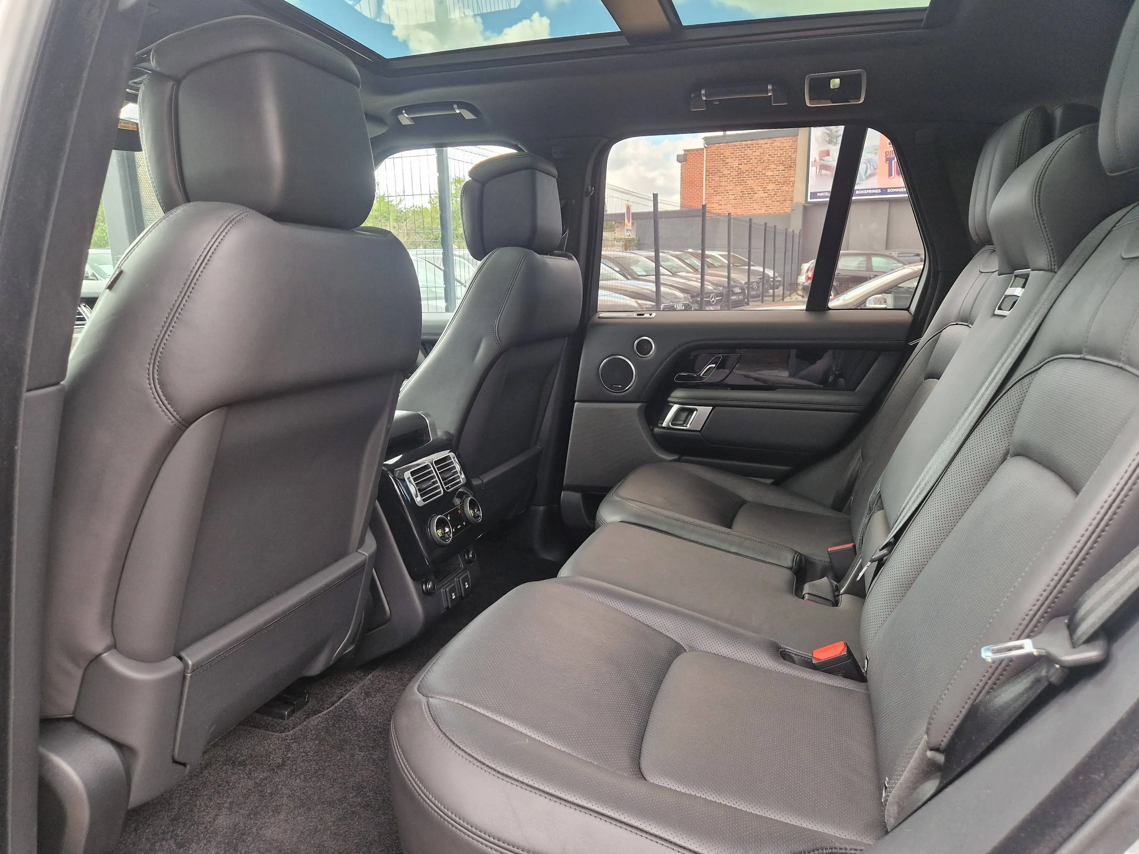 Land Rover Range Rover P400e HSE - HYBRIDE - TOIT PANO OUVRANT - CAM 360 -  HEAD UP DISPLAY - FULL FULL OPTIONS — photo 11