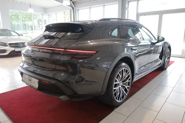 Porsche Taycan view 7