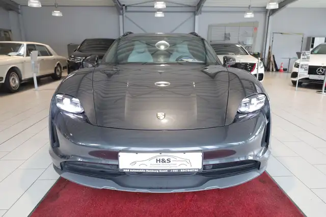 Porsche Taycan view 10
