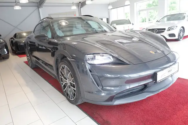 Porsche Taycan view 9