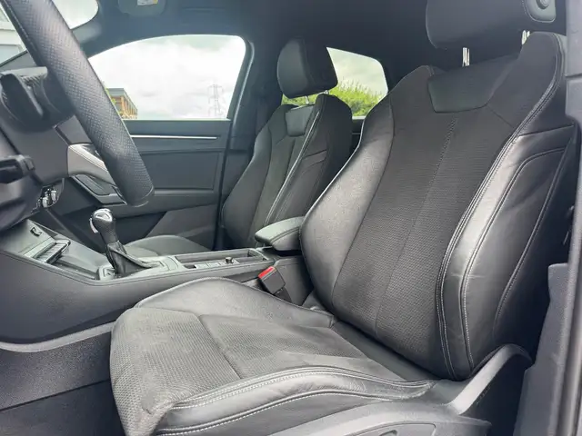 Audi Q3 view 9