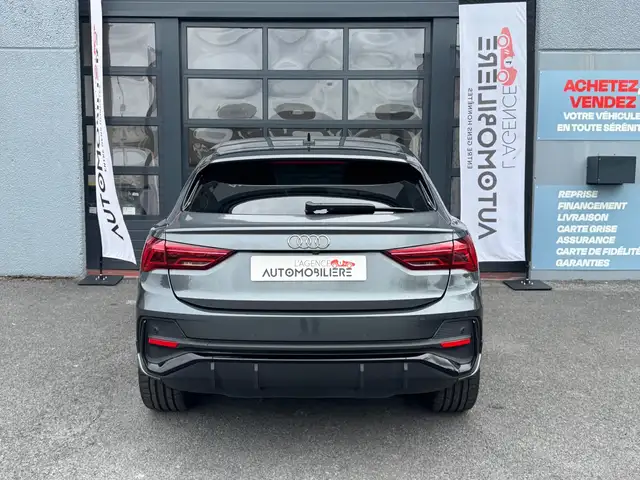 Audi Q3 view 6
