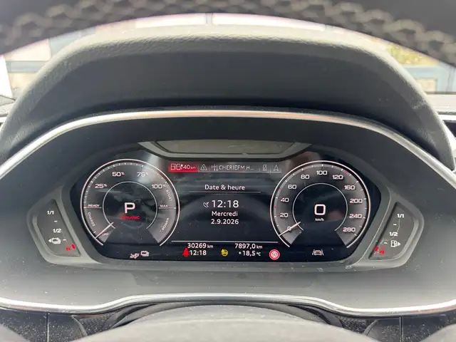 Audi Q3 view 14