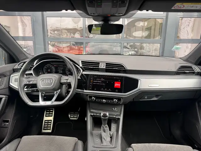 Audi Q3 view 7