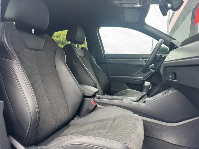 Audi Q3 view 11
