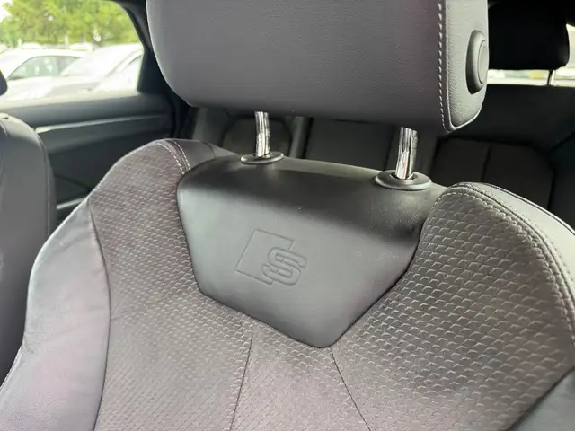 Audi Q3 view 10