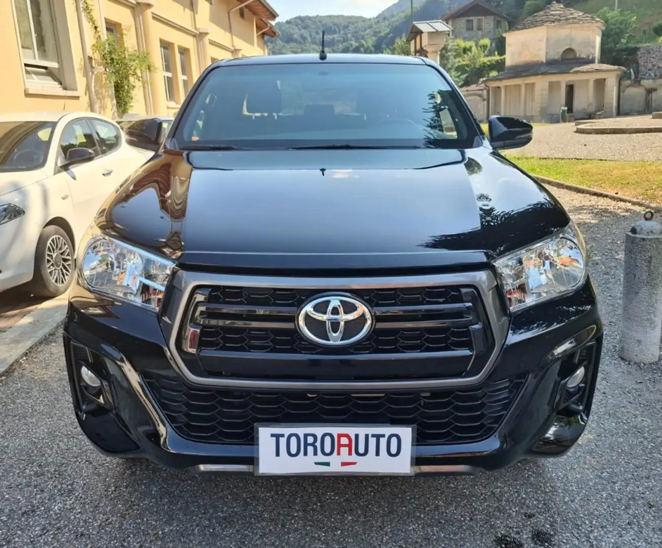 Toyota Hilux 2.4 D-4D 4WD 4 porte Double Cab Lounge Nero - 2