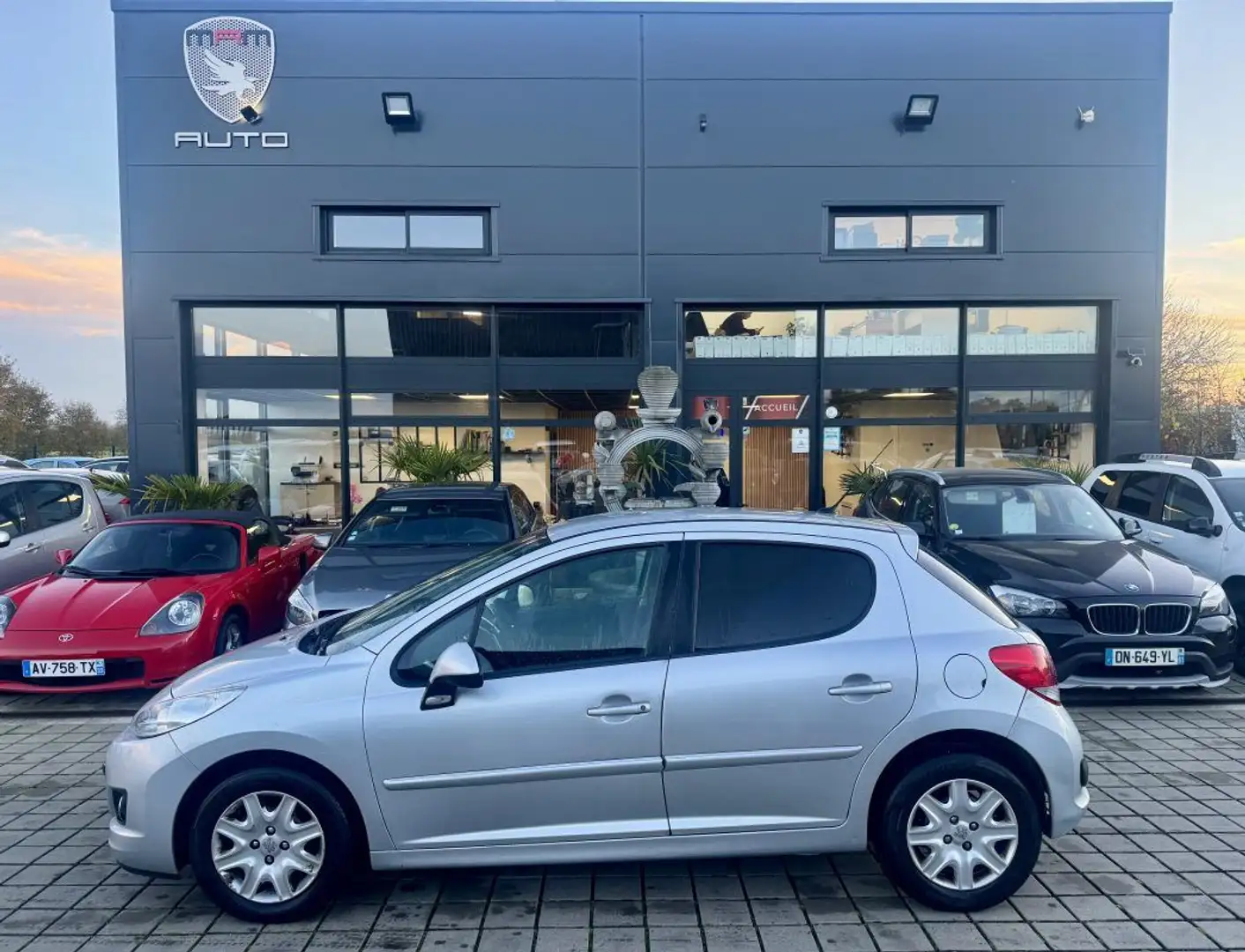 Peugeot 207 1.4E 90CH PREMIUM 2-TRONIC Grijs - 1
