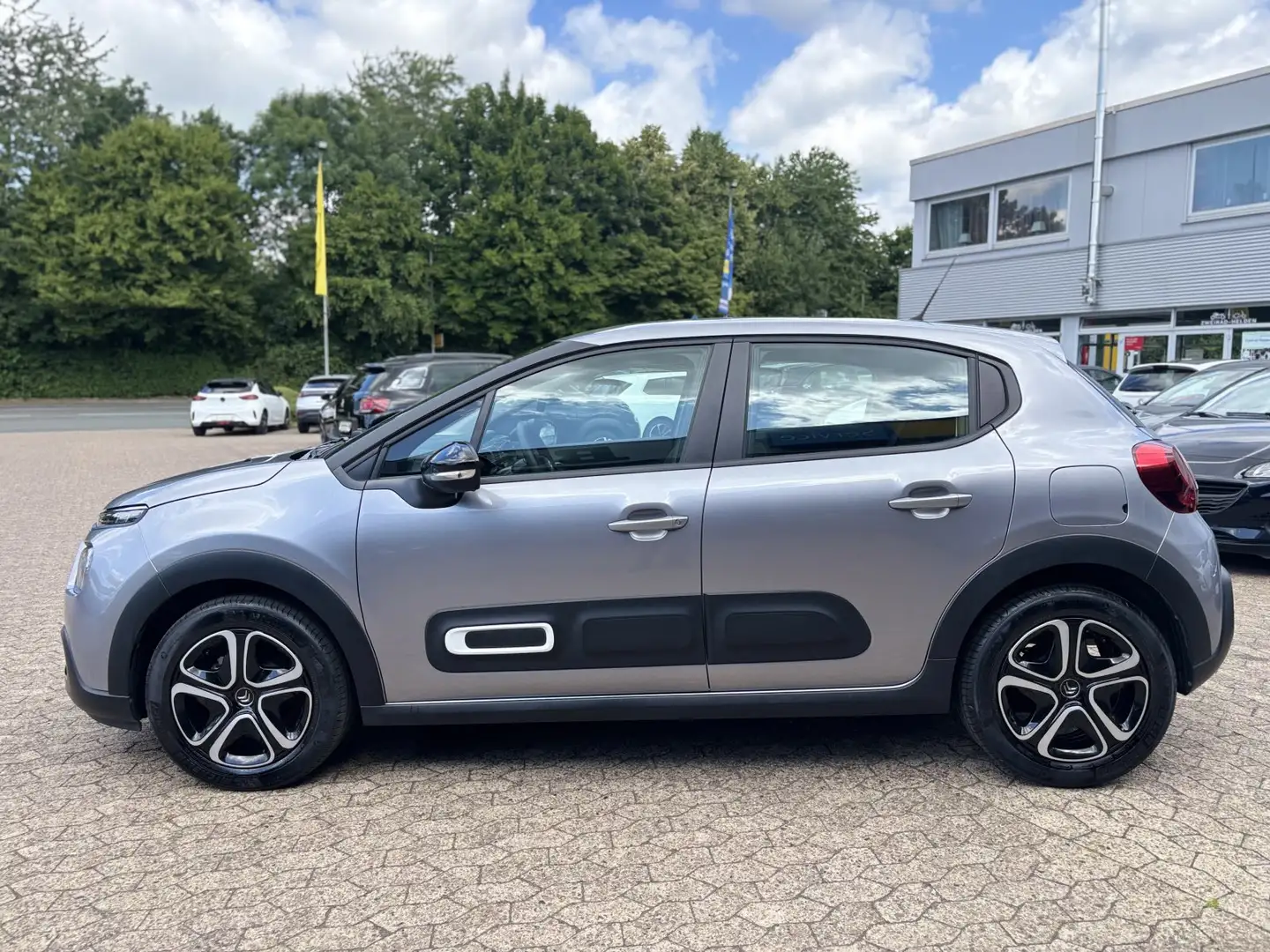 Citroen C3 1,2 Pure Tech Plus NAVI/PDC/KlimaAT/LED/CarPlay Gris - 2