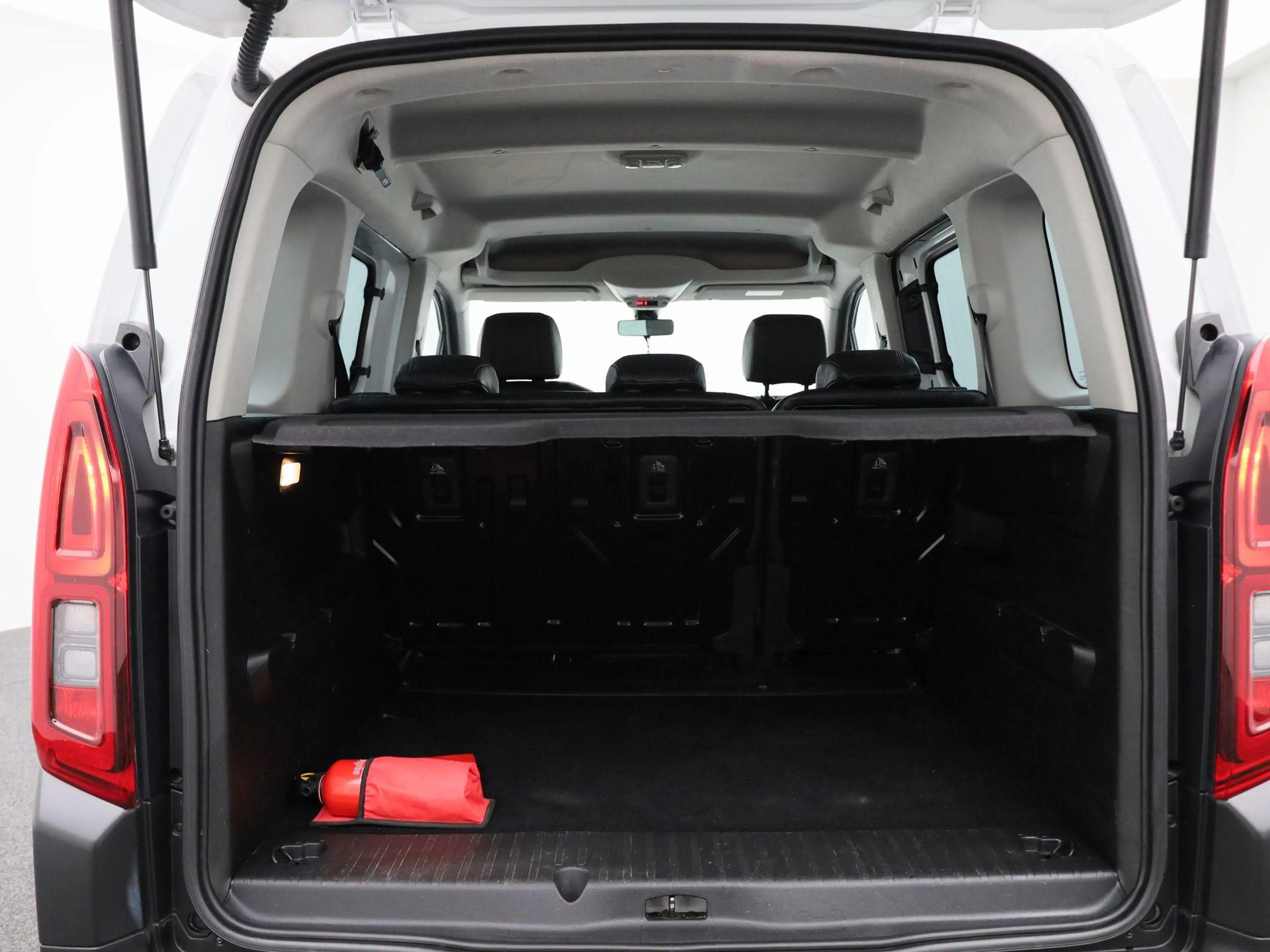 Opel Combo Life 1.5 Turbo D 100 MT6 Edition — photo 15