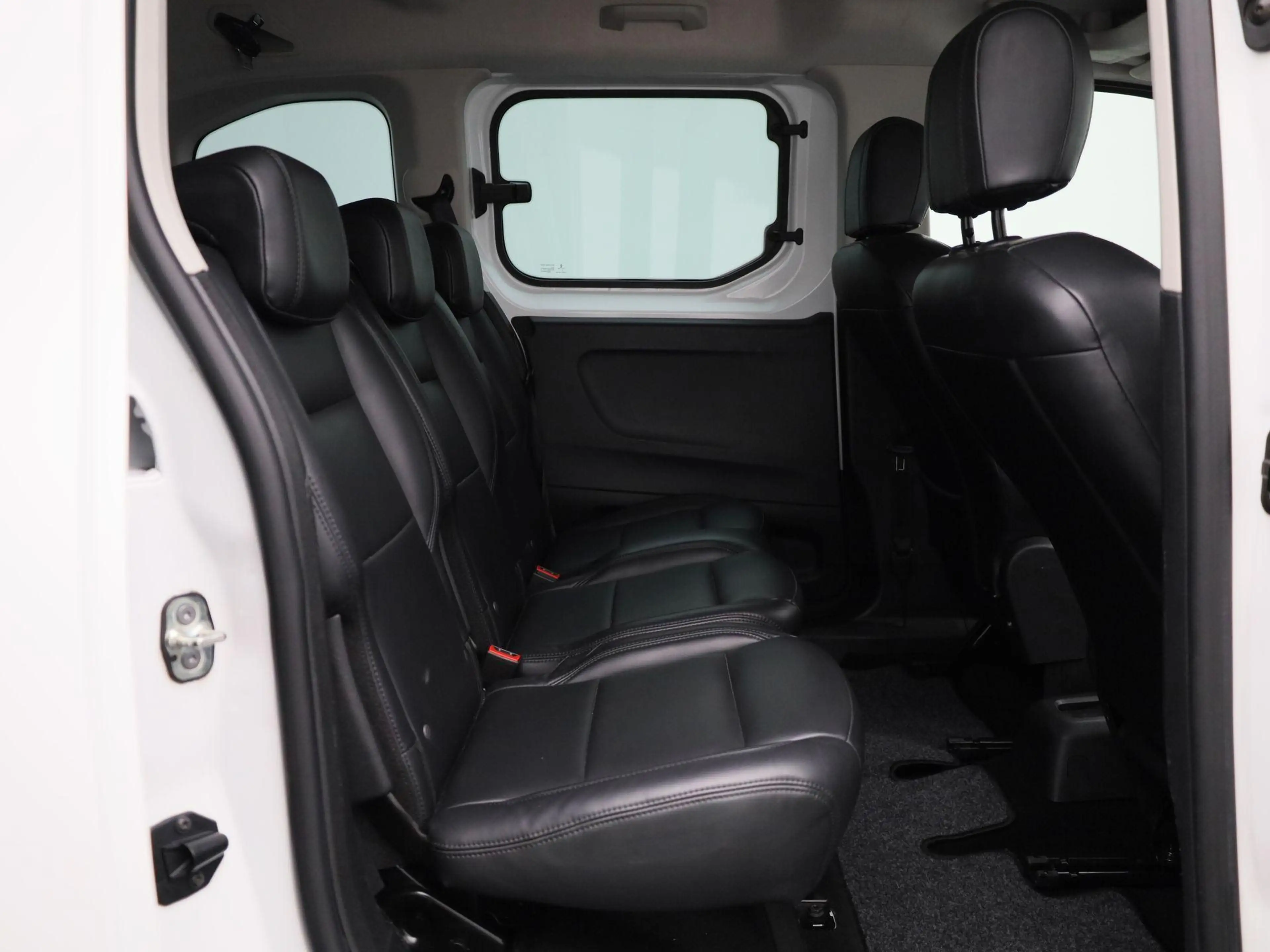 Opel Combo Life 1.5 Turbo D 100 MT6 Edition — photo 12
