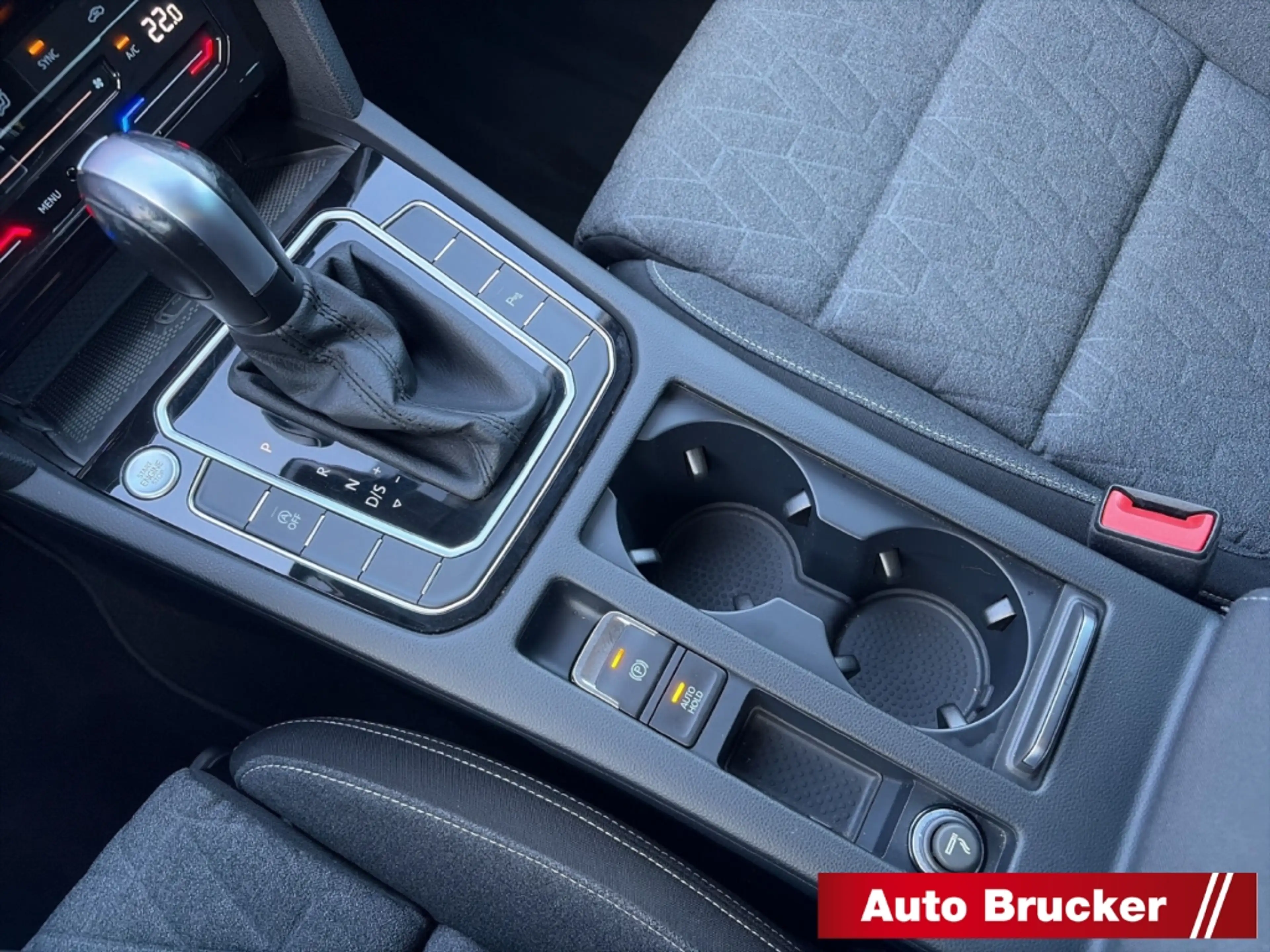 Volkswagen Passat Variant Business 2.0 TDI AHK+LED+NAVI+SHZ-3-ZONEN-KLIMA — photo 13