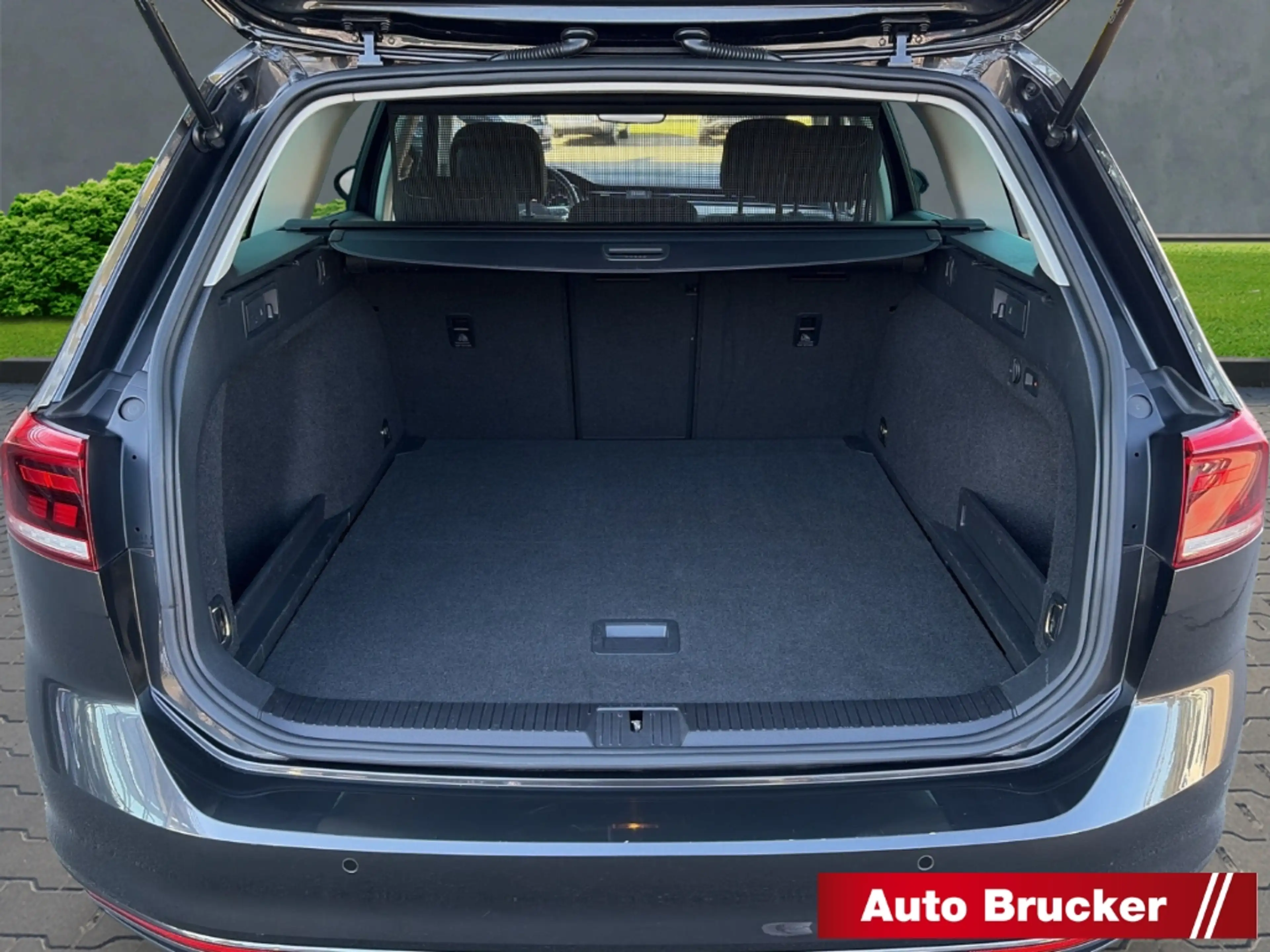 Volkswagen Passat Variant Business 2.0 TDI AHK+LED+NAVI+SHZ-3-ZONEN-KLIMA — photo 6