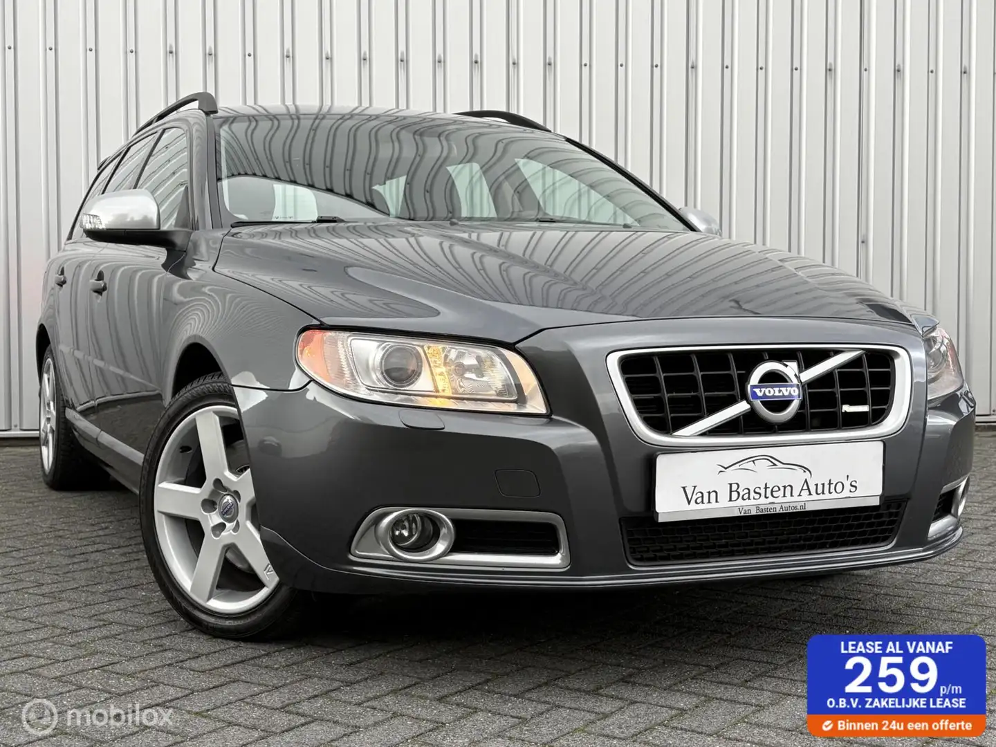 Volvo V70 2.5T R-Design | 210pk | Trekhaak | Youngtimer | 10 Grijs - 1