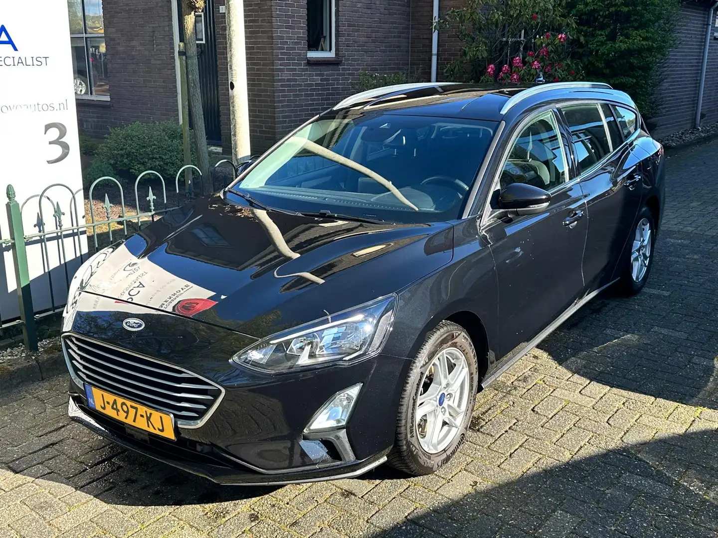 Ford Focus Wagon 1.0 EcoBoost Trend Edition Business Zwart - 2