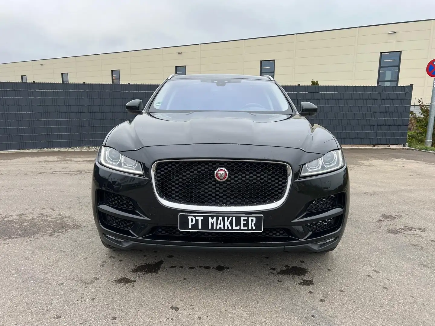 Jaguar F-Pace Portfolio AWD Noir - 1