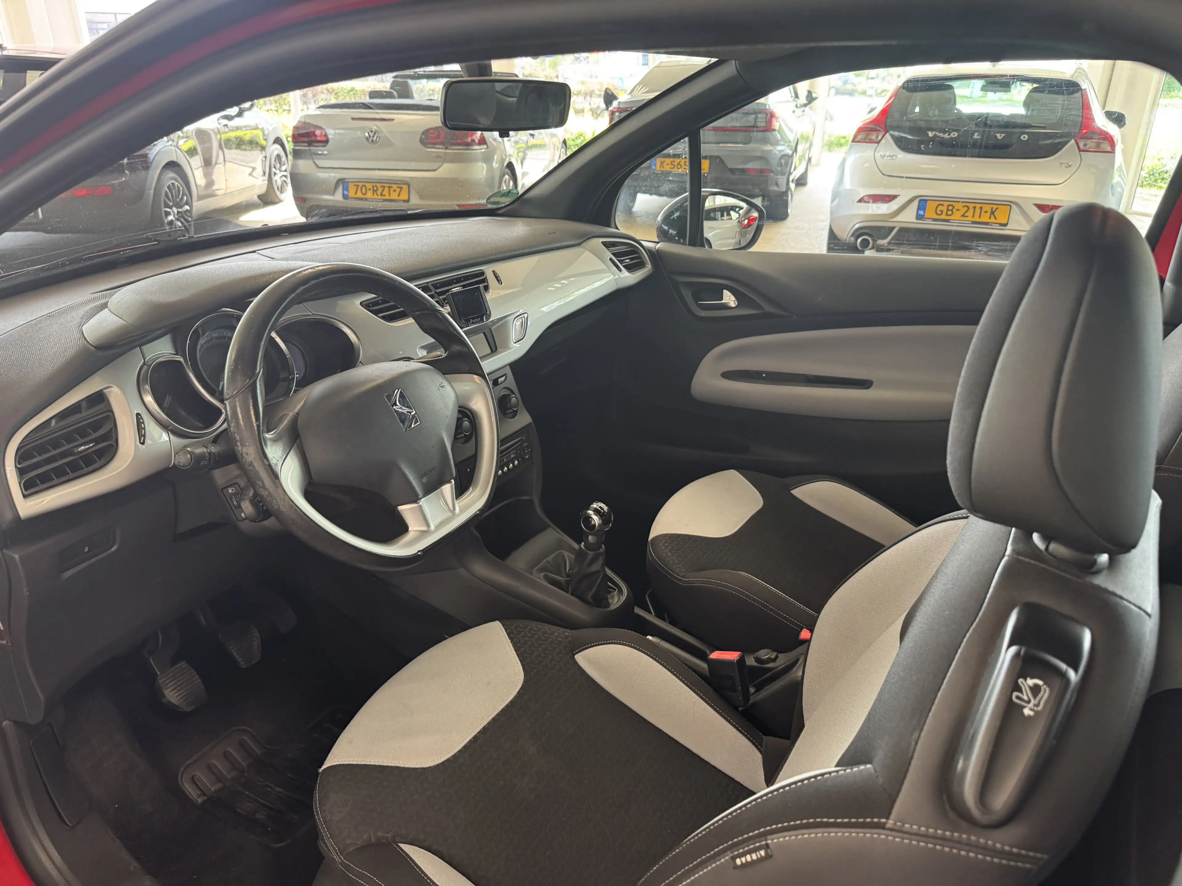 Citroen DS3 1.2 VTi Chic — photo 8