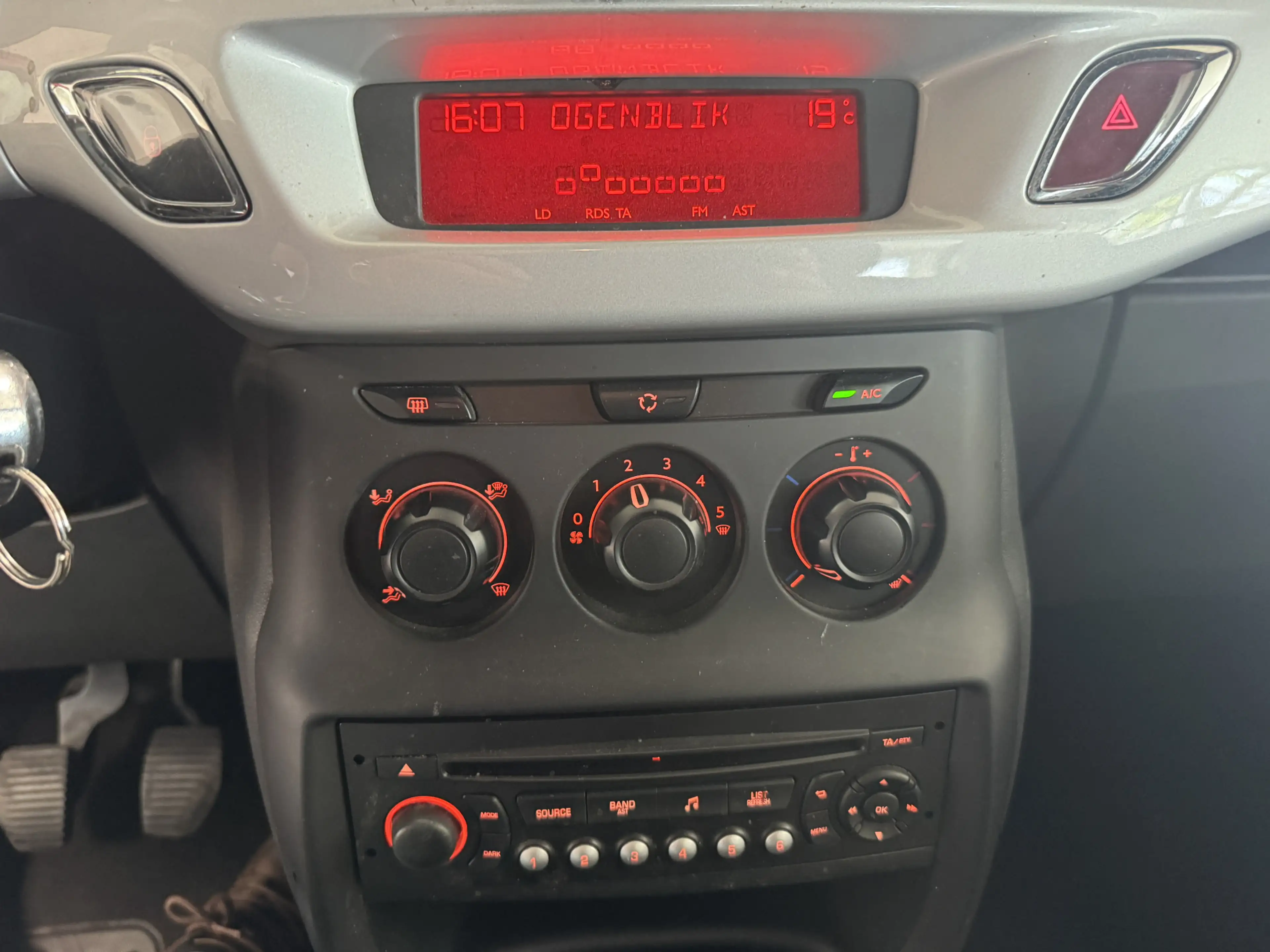 Citroen DS3 1.2 VTi Chic — photo 10
