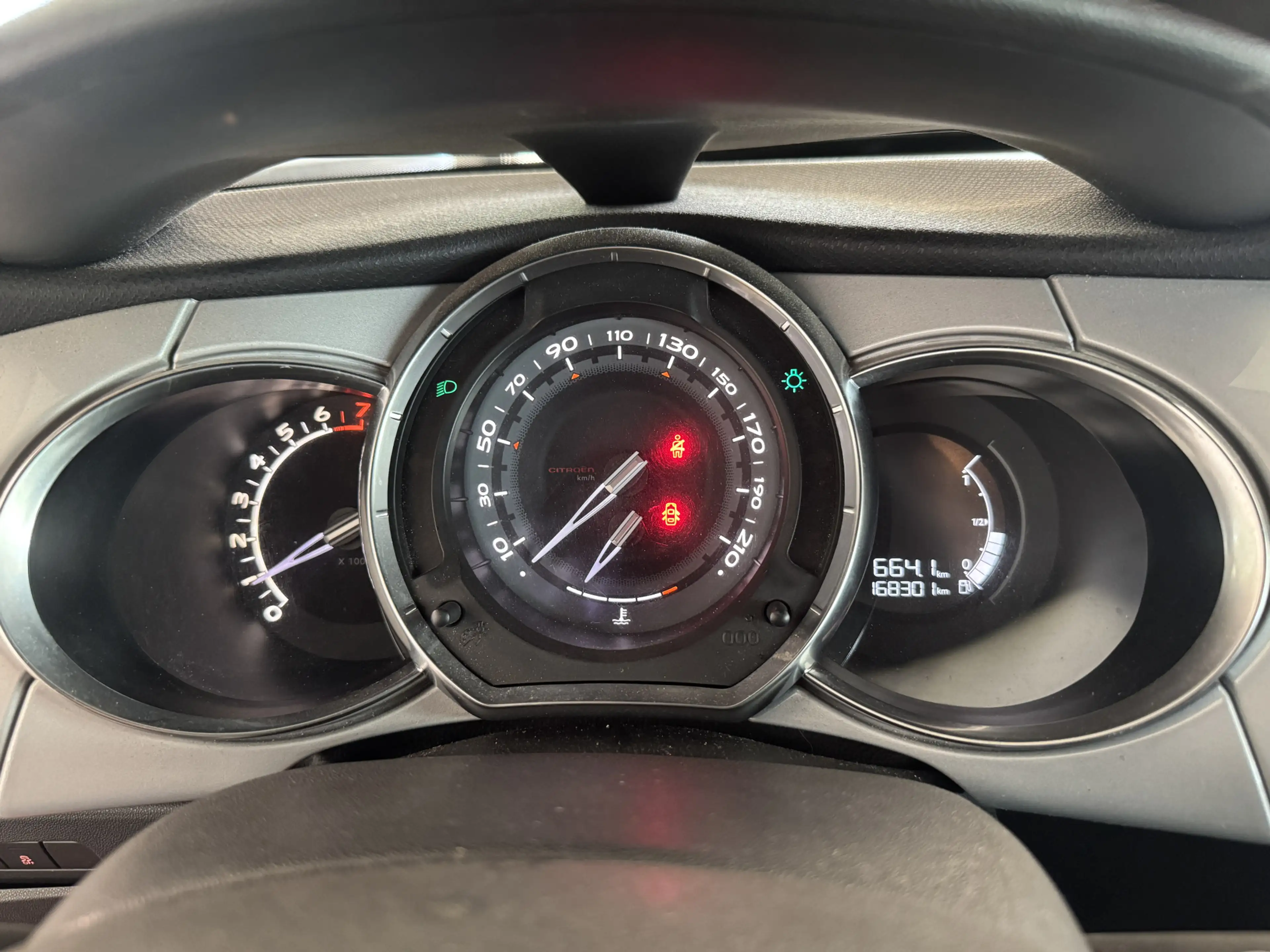 Citroen DS3 1.2 VTi Chic — photo 9