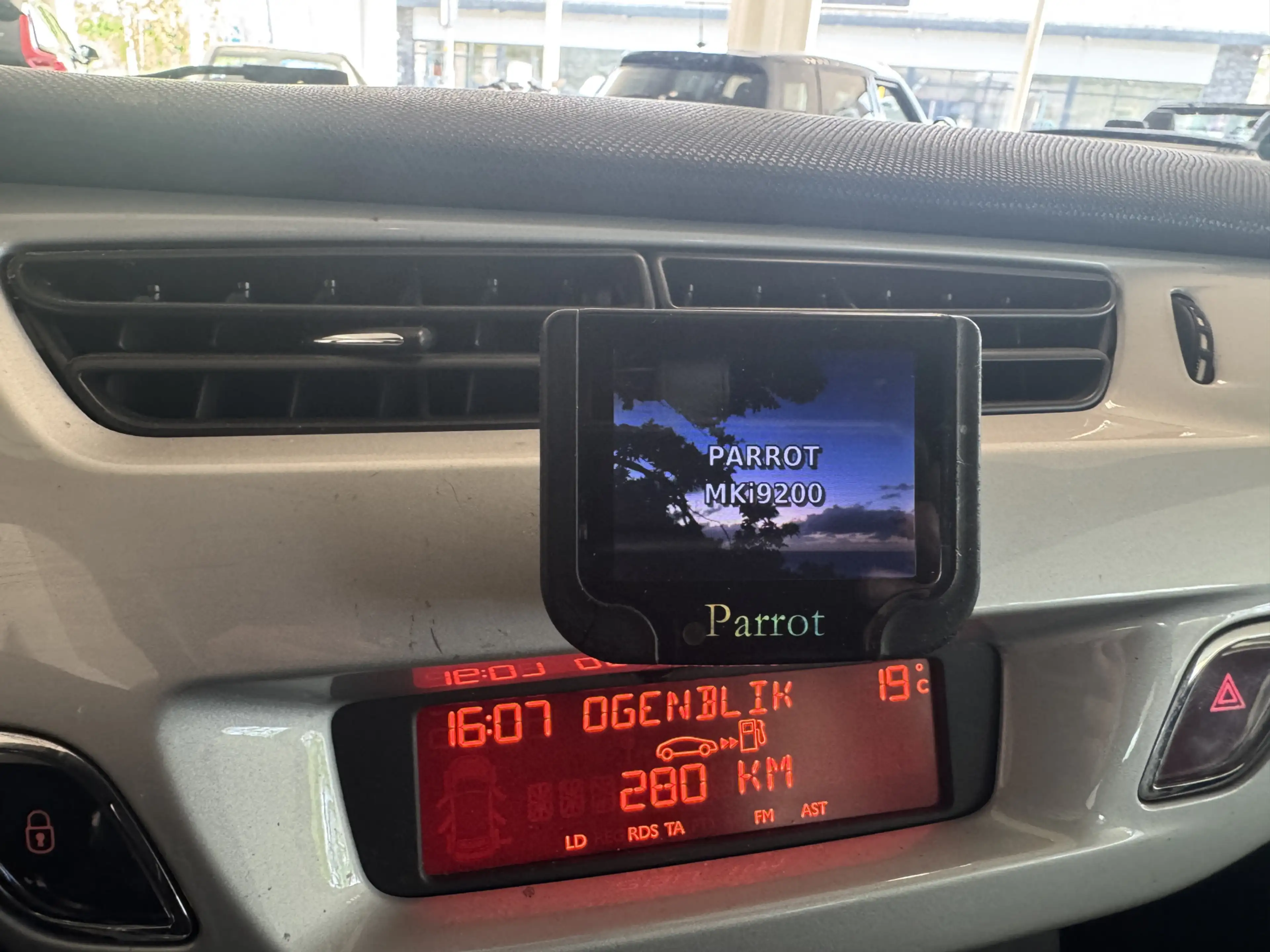 Citroen DS3 1.2 VTi Chic — photo 11