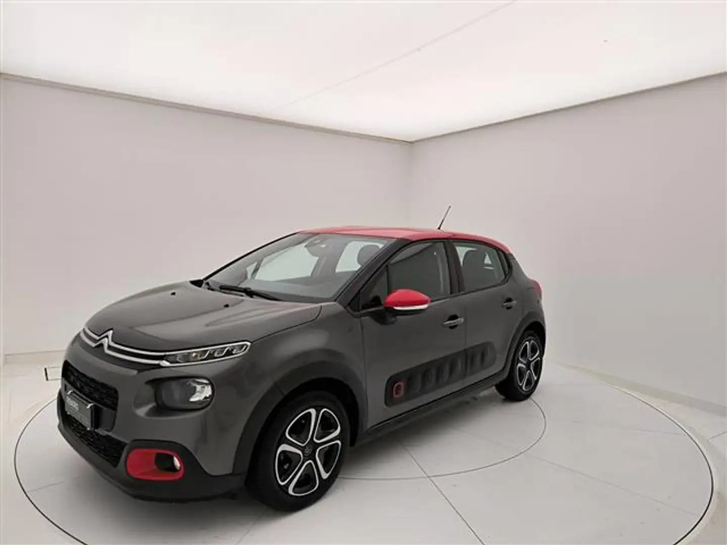 Citroen C3 1.2 PureTech 83cv Shine S&S my18 Grijs - 2