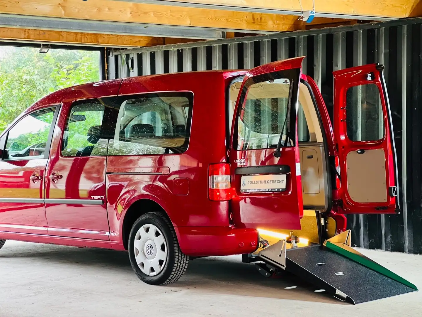 Volkswagen Caddy 1.6 Maxi Behindertengerecht-Rampe Rot - 2