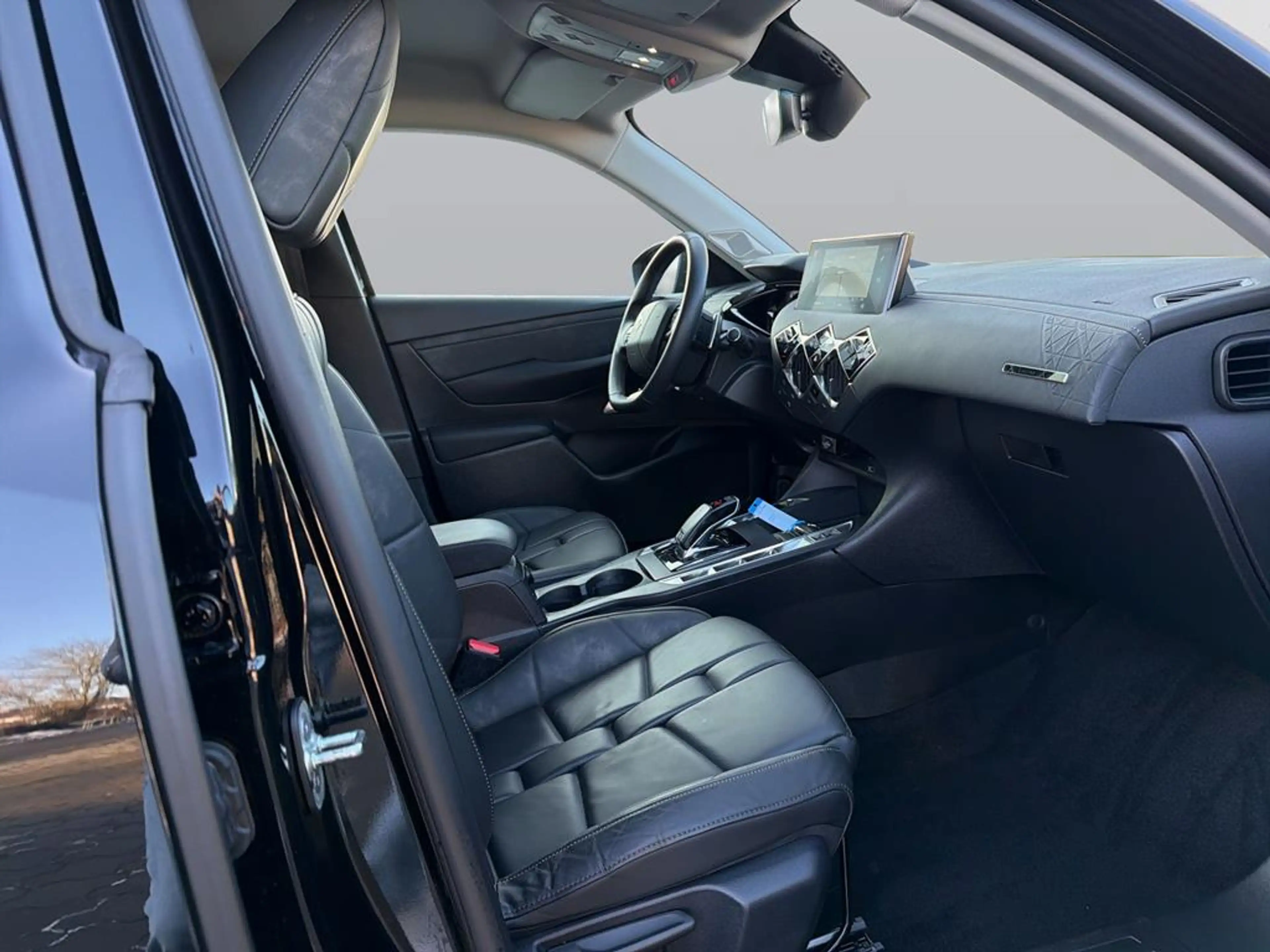 DS Automobiles DS 3 Crossback Louvre — photo 10