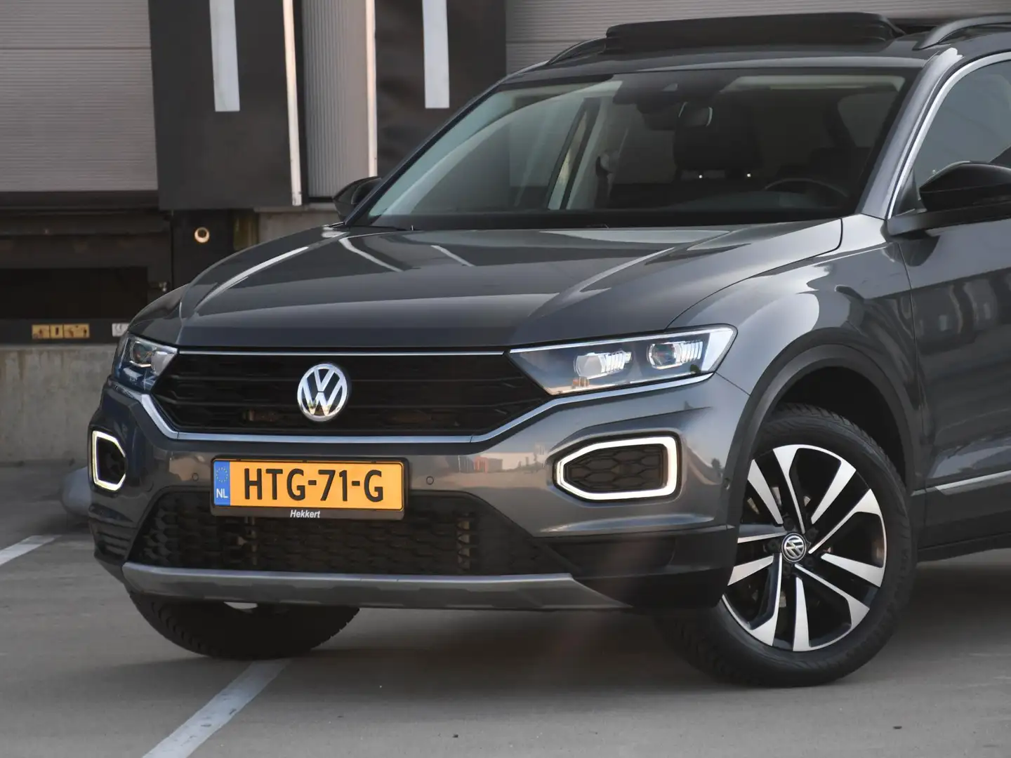 Volkswagen T-Roc IQ.Drive 1.5 TSI 150pk PANO-DAK | 17''LM | DODE HO Grijs - 2