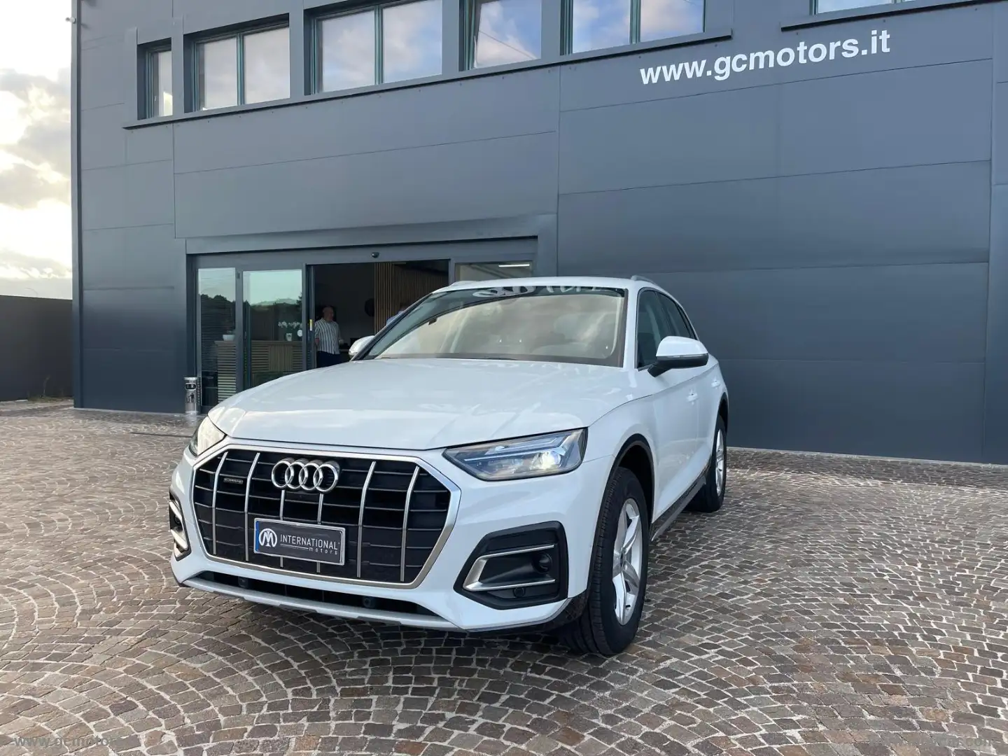 Audi Q5 40 TDI 204CV qu. S tr. Business Adv. Bianco - 1