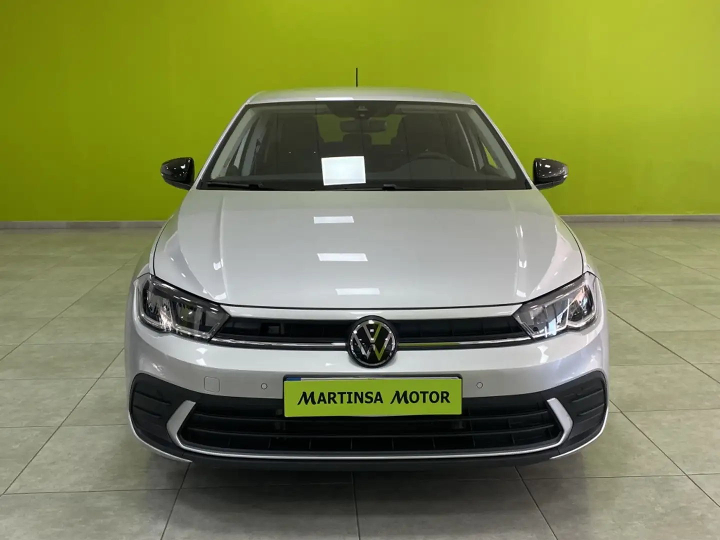 Volkswagen Polo 1.0 TSI Mas DSG 70kW Plateado - 2