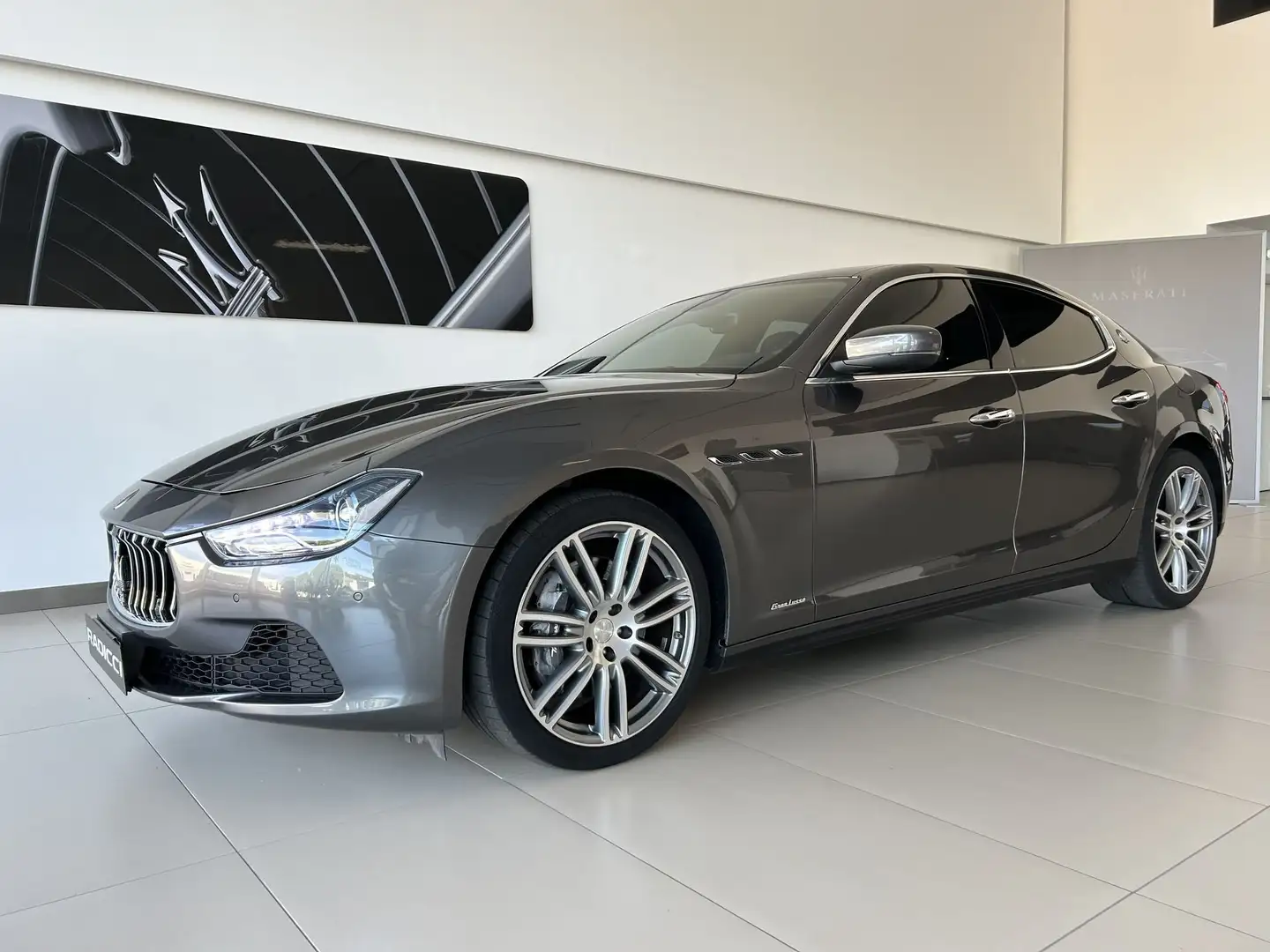 Maserati Ghibli 3.0 Diesel 275 CV Granlusso Grau - 1